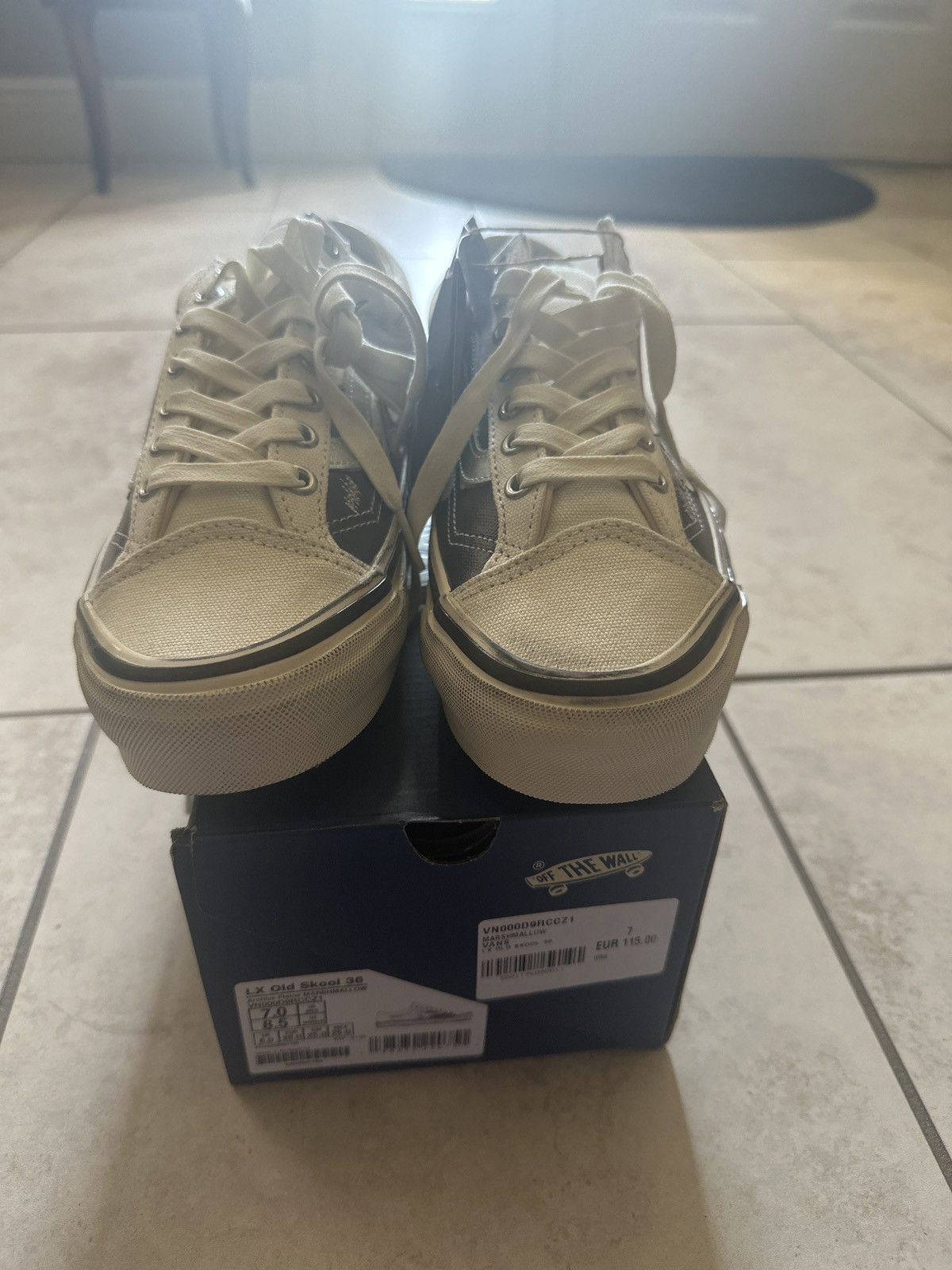 Vans archive flame marshmallow Size US 7 / EU 40 - 2 Thumbnail