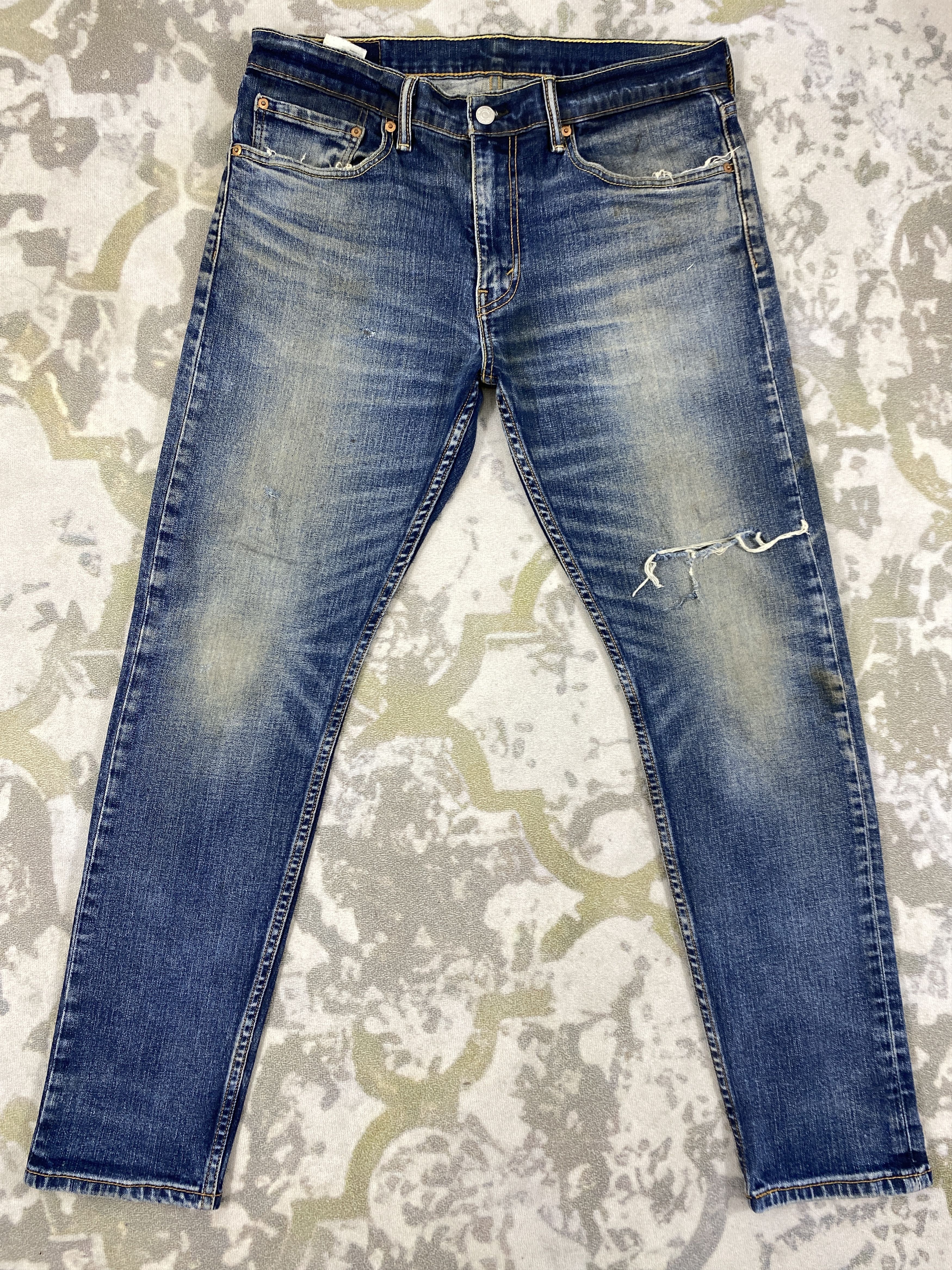 Levi's Distressed Blue Levi's 512 Jeans 35x29.5 Denim -JN2003 Size US 35 - 1 Thumbnail