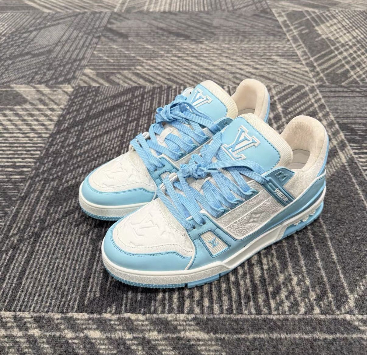 Louis Vuitton Louis Vuitton Trainer Embossed Blue & White Sneakers J42 Size US 8.5 / EU 41-42 - 1 Thumbnail