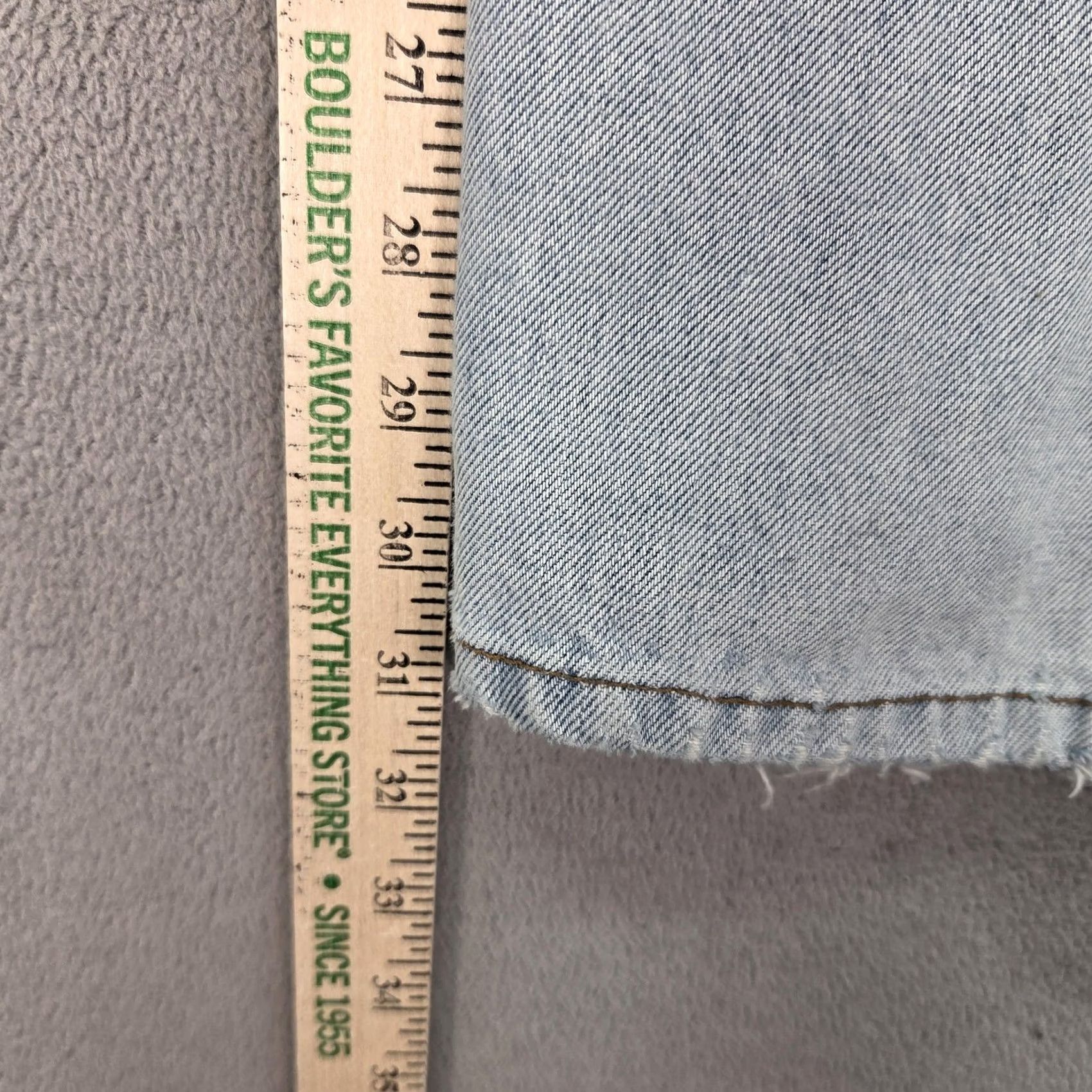 Levi's VINTAGE Levi's 501 Jeans Mens Light Wash Button Fly USA 28x31 Stains 90s Fits 31 Inseam Size US 31 - 4 Thumbnail