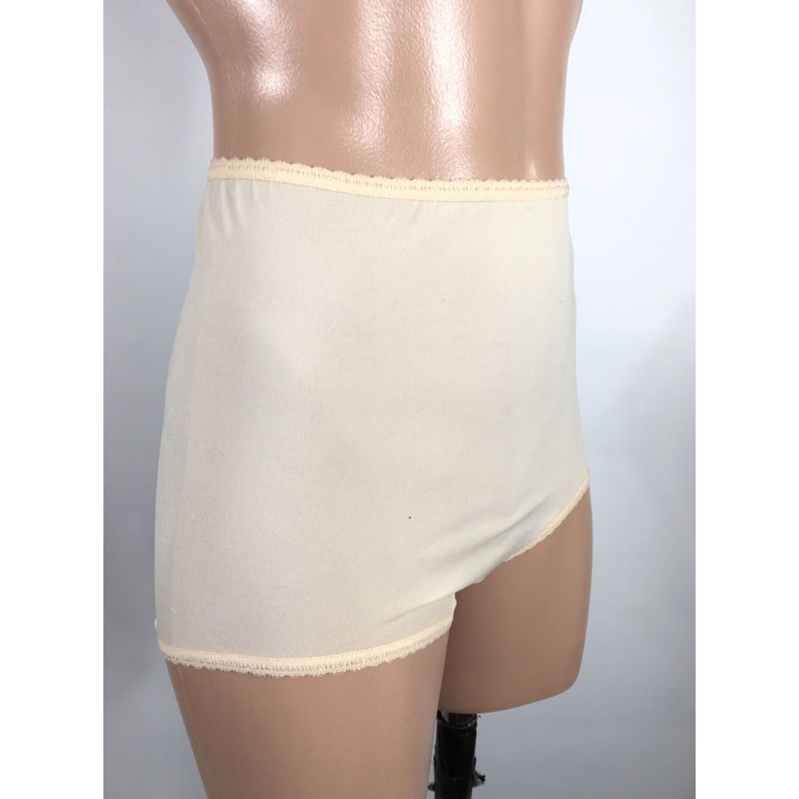 Vintage VINTAGE 1980s MUSHROOM GRANNY NYLON PANTIES LACE SHEER Beige 7 Cabernet Rockabilly Nervy Size 28" / US 6 / IT 42 - 4 Thumbnail
