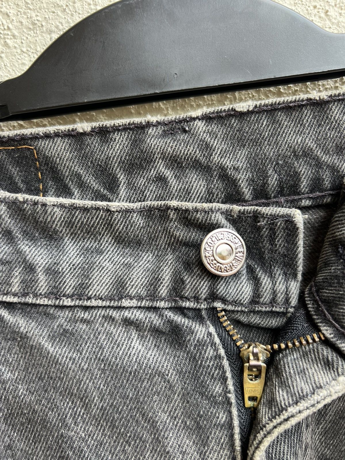 Levi's 1996 Levi’s 505 Orange Tab Fade Black Distress Denim Jeans Size US 35 - 7 Thumbnail