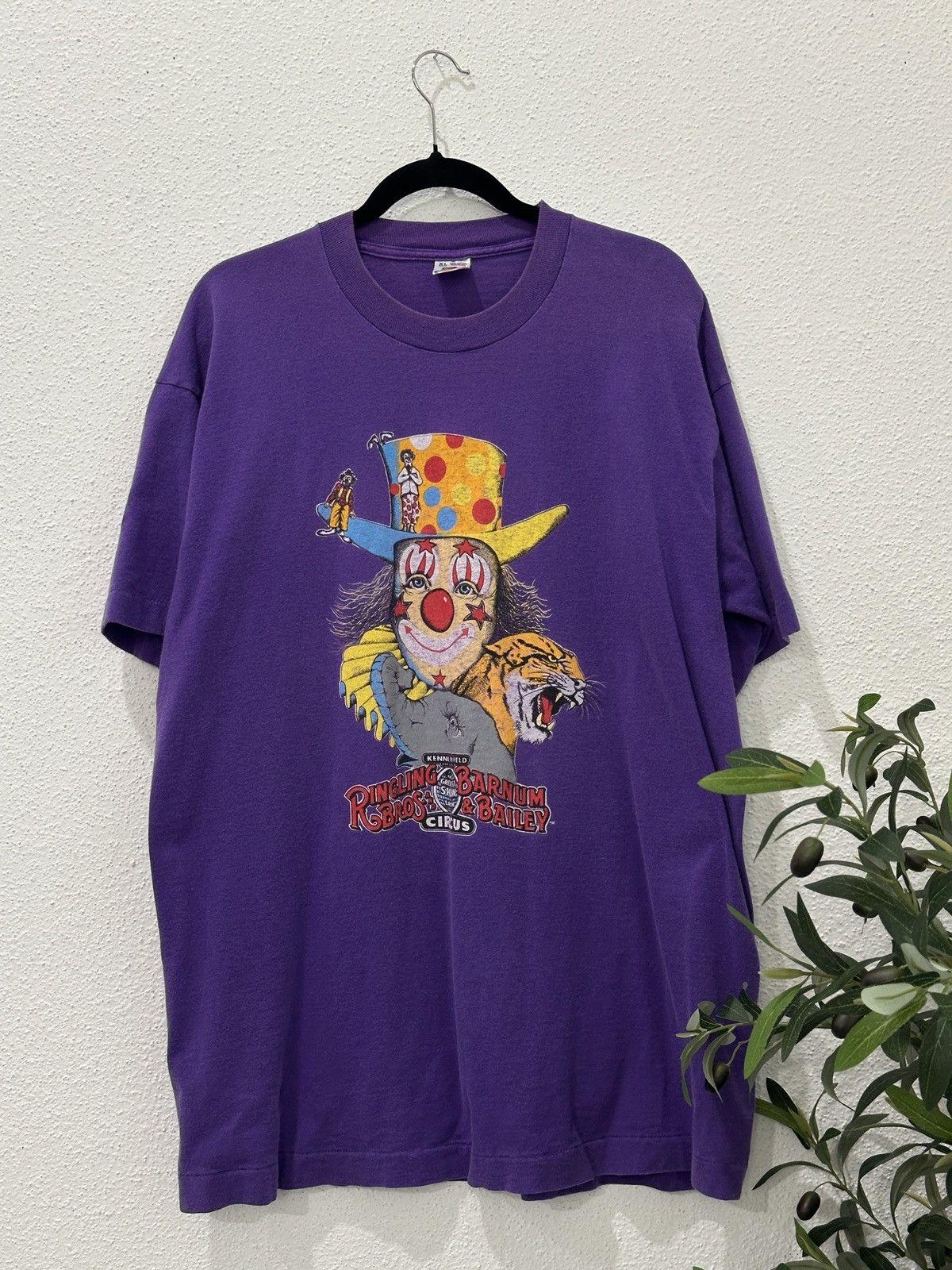 Fruit Of The Loom Vintage 90s Ringling Bros Barnum & Bailey Circus Tshirt XL Size US XL / EU 56 / 4 - 1 Thumbnail