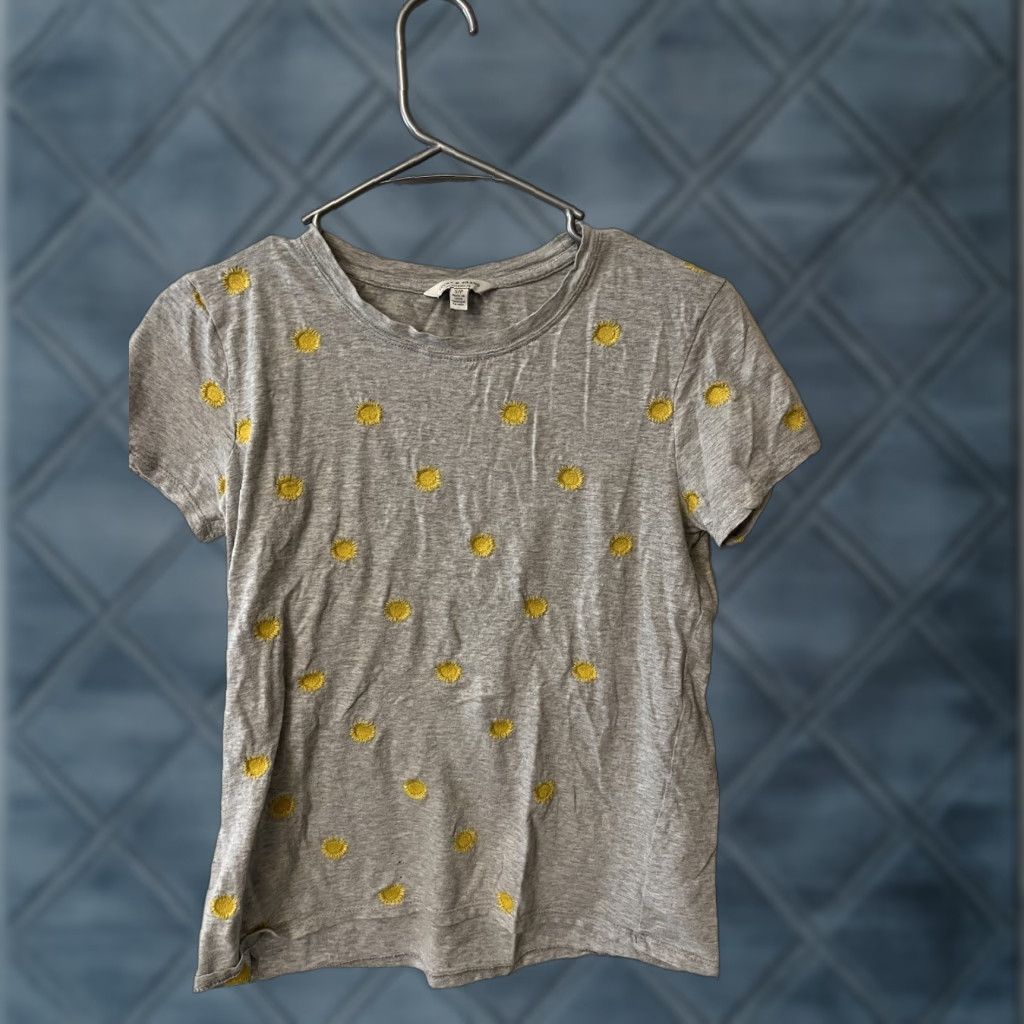 Lucky Brand Lucky Brand Gray Daisy Embroidered Short Sleeve T-Shirt Womens Size S Size S / US 4 / IT 40 - 1 Thumbnail