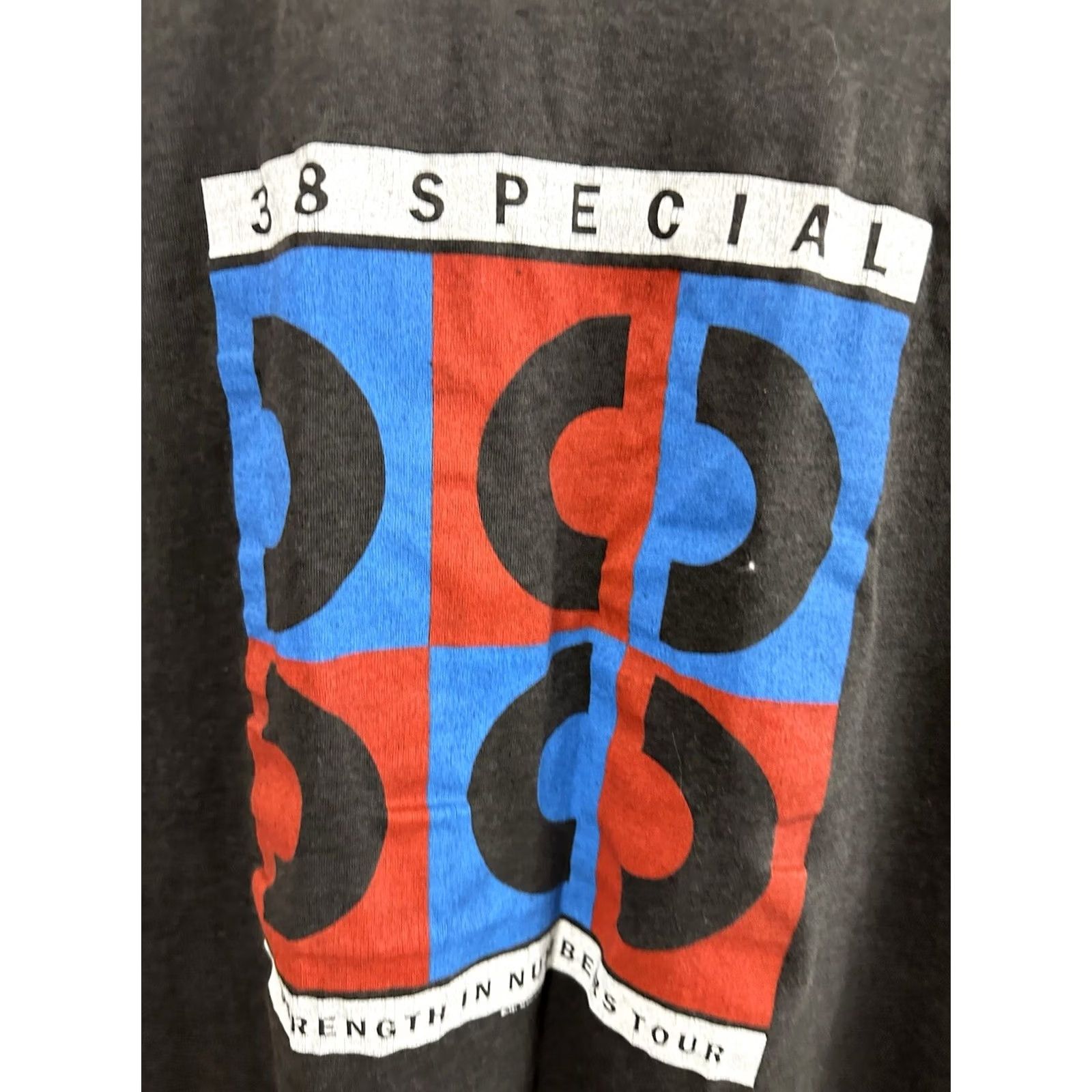 Vintage VTG 80s 38 Special 1986 Strength In Number Paper Thin Faded Band T-Shirt Size L Shirt Men Black Size US L / EU 52-54 / 3 - 5 Thumbnail