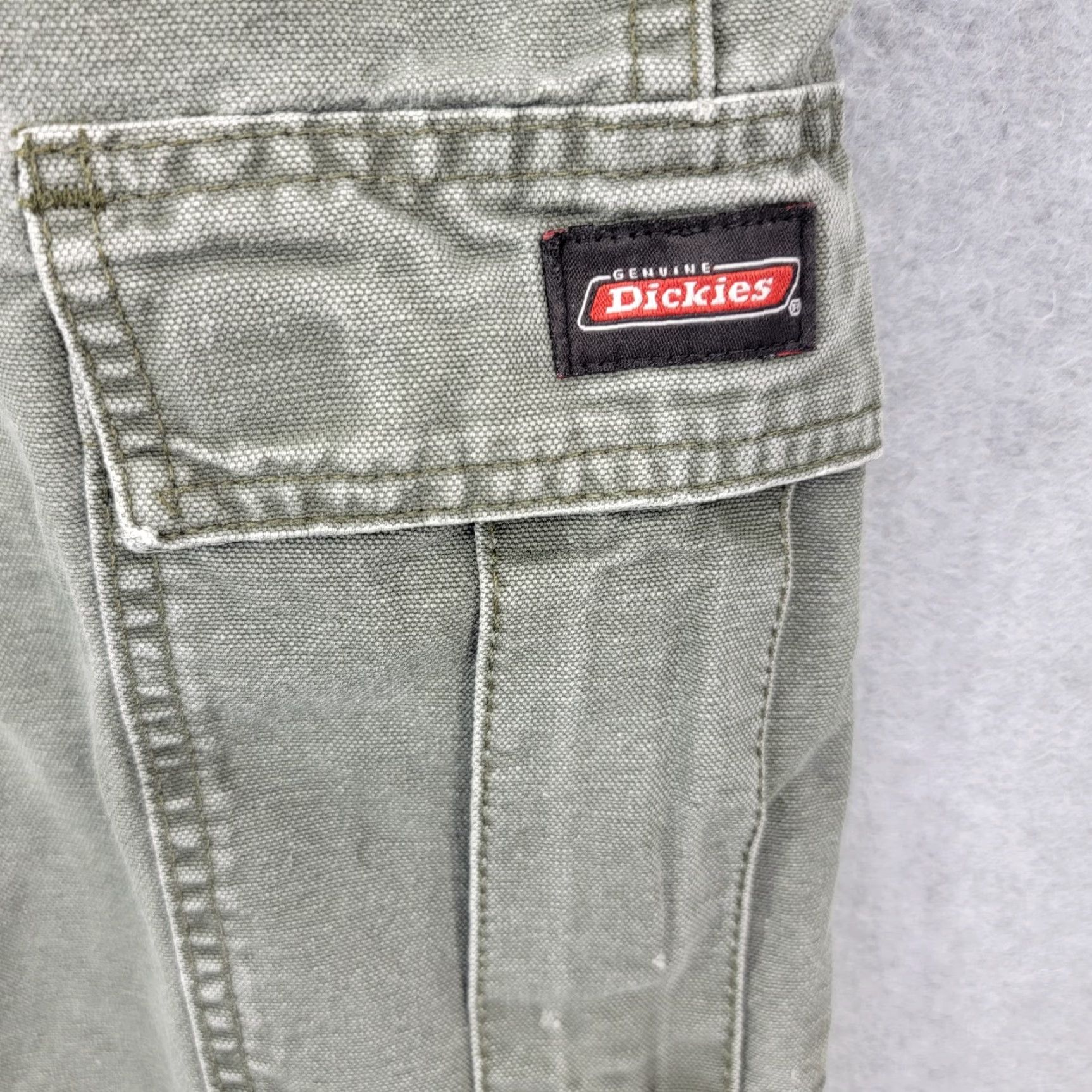 Dickies VINTAGE Dickies CARGO Shorts mens 42 Green Cotton Relaxed Fit ER201SOG carpenter y2k Mens Size US 42 / EU 58 - 2 Thumbnail