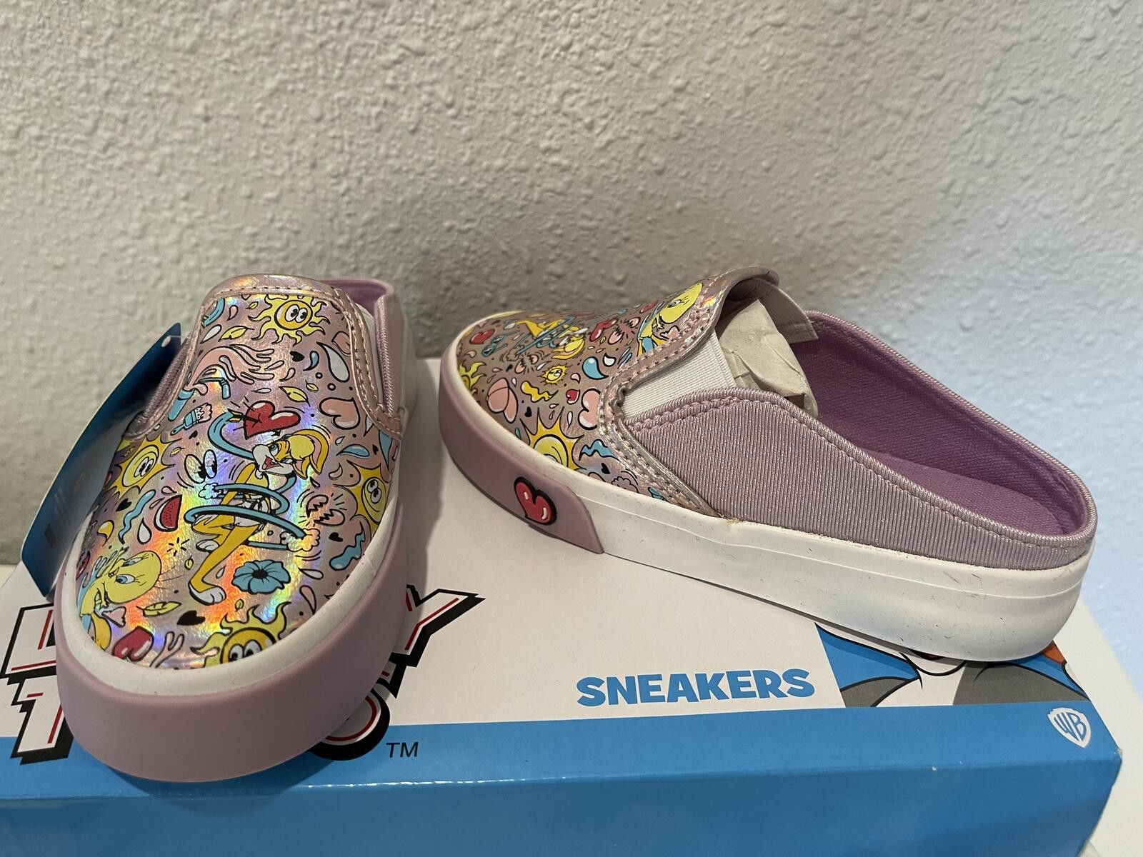 Other Looney Tunes Girls' Slip-On Sneakers Size 11 Size US 11 / IT 41 - 1 Thumbnail