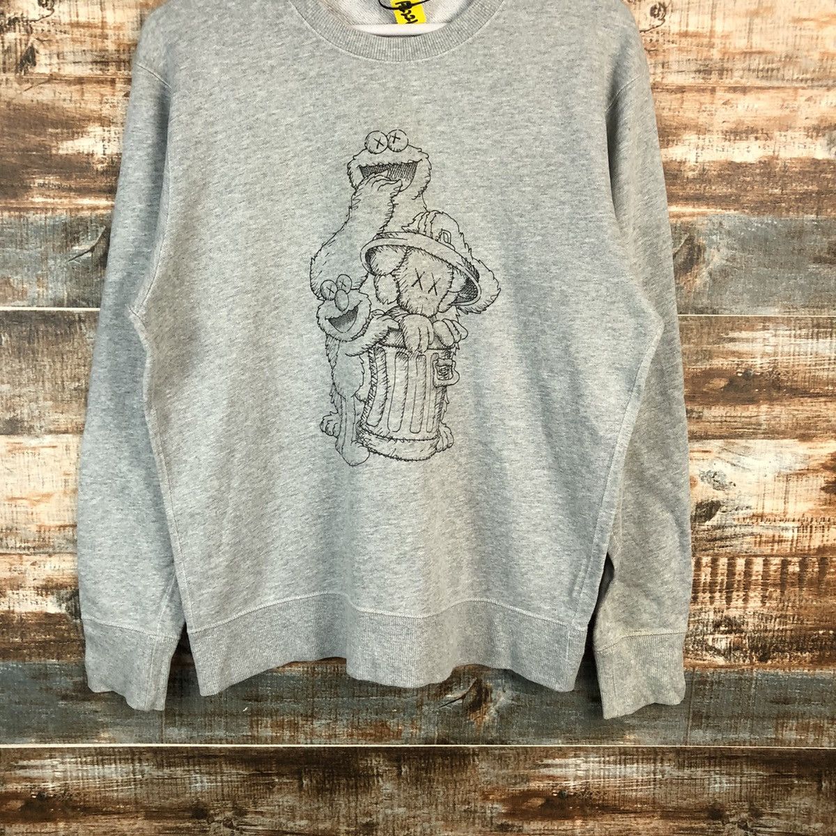 Kaws × Uniqlo Uniqlo X Kaws Sesame Street Grey Sweatshirt #A2221 Size US M / EU 48-50 / 2 - 3 Thumbnail