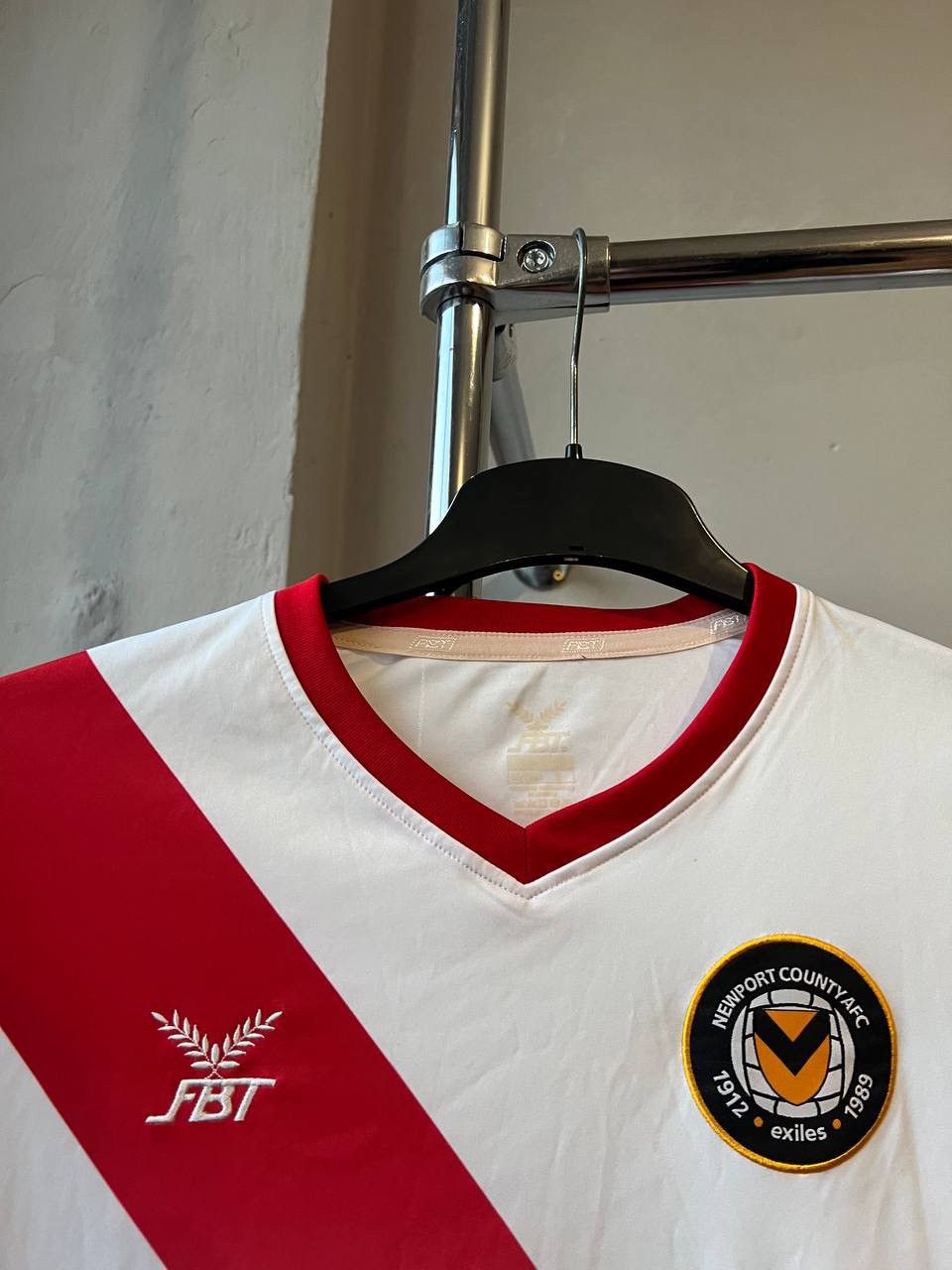 Sports Specialties 2017/18 NEWPORT COUNTY AWAY SOCCER JERSEY FOOTBALL SHIRT FBT Size US S / EU 44-46 / 1 - 4 Thumbnail