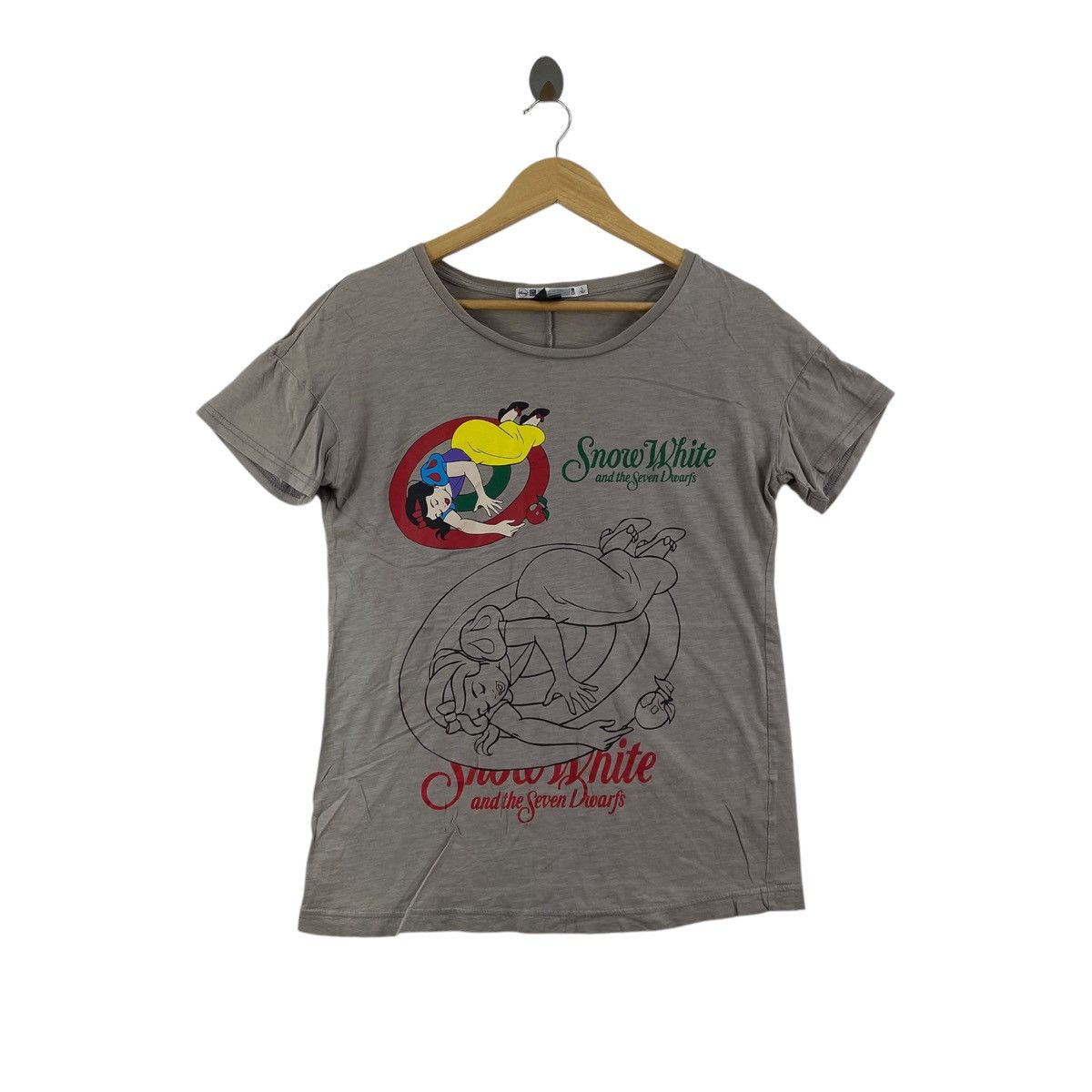 Disney × Japanese Brand × Uniqlo DISNEY x UNIQLO UNDERCOVER Japanese Brand Snow White Size US L / EU 52-54 / 3 - 1 Thumbnail