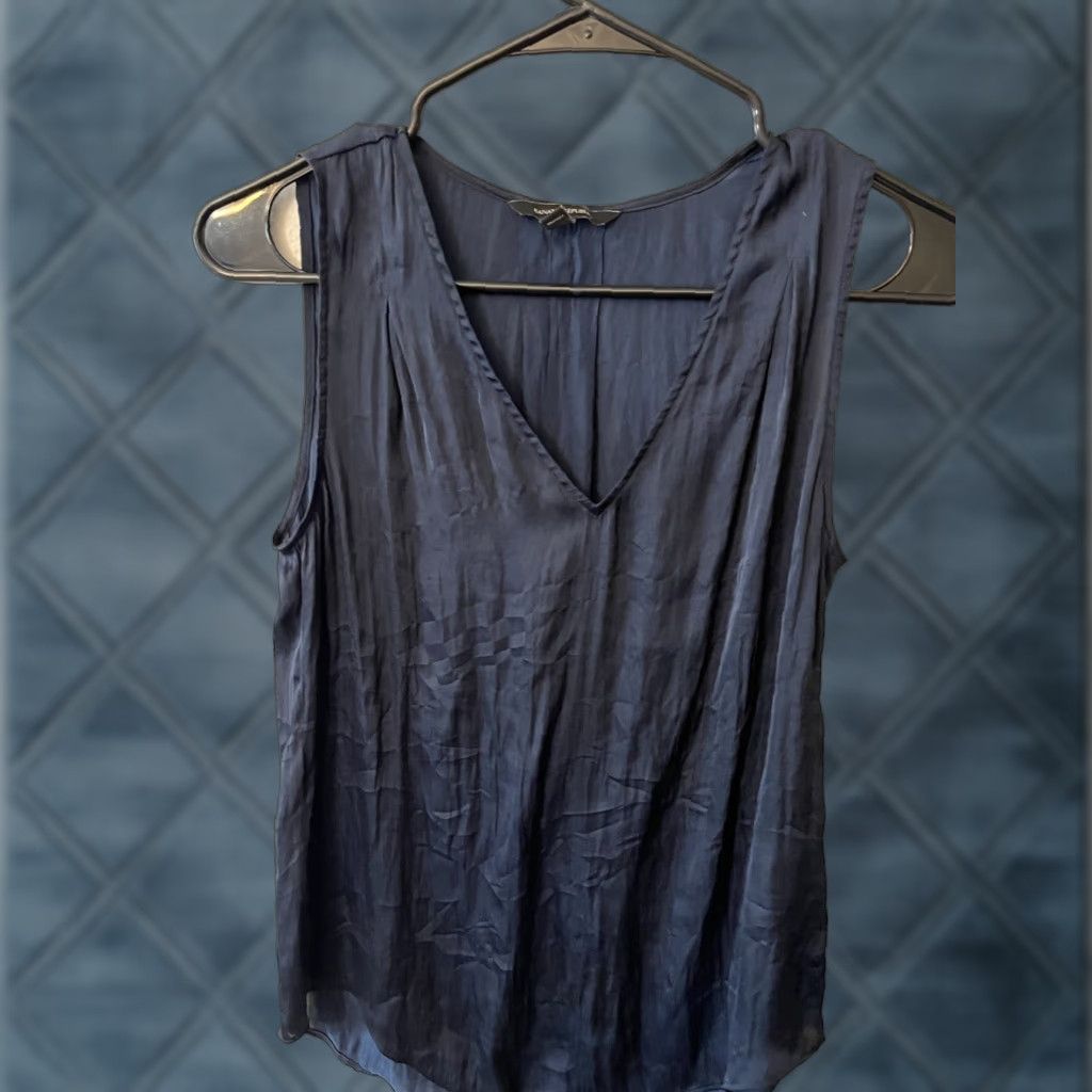 Banana Republic Banana Republic Tank XS Navy Blue Polyester Classic V Neck Womens Size XS / US 0-2 / IT 36-38 - 1 Thumbnail