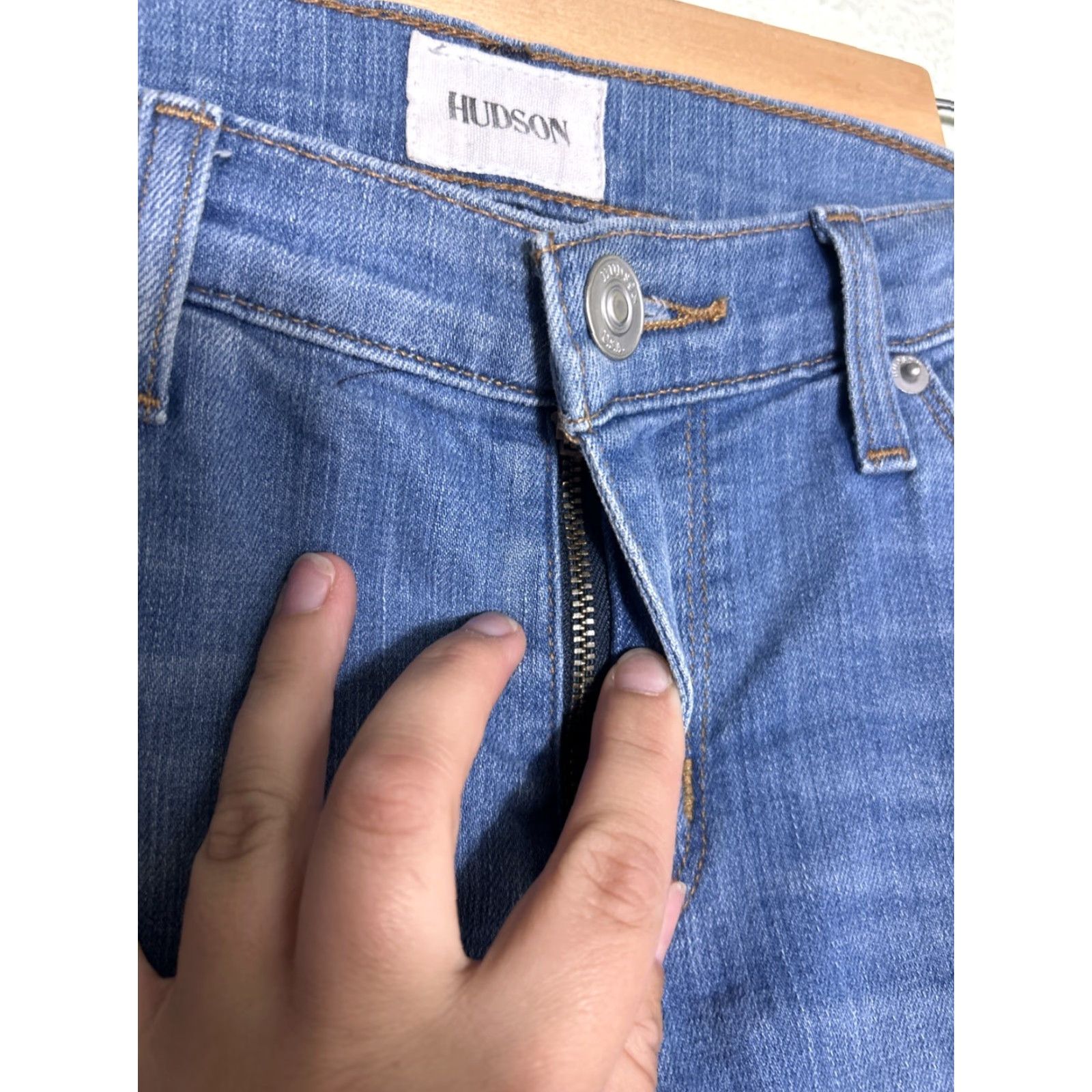 Hudson Hudson Krista Super Skinny Crop Jeans Distressed Medium Blue Wash 28x27 Womens Jeans Size 28" / US 6 / IT 42 - 6 Thumbnail