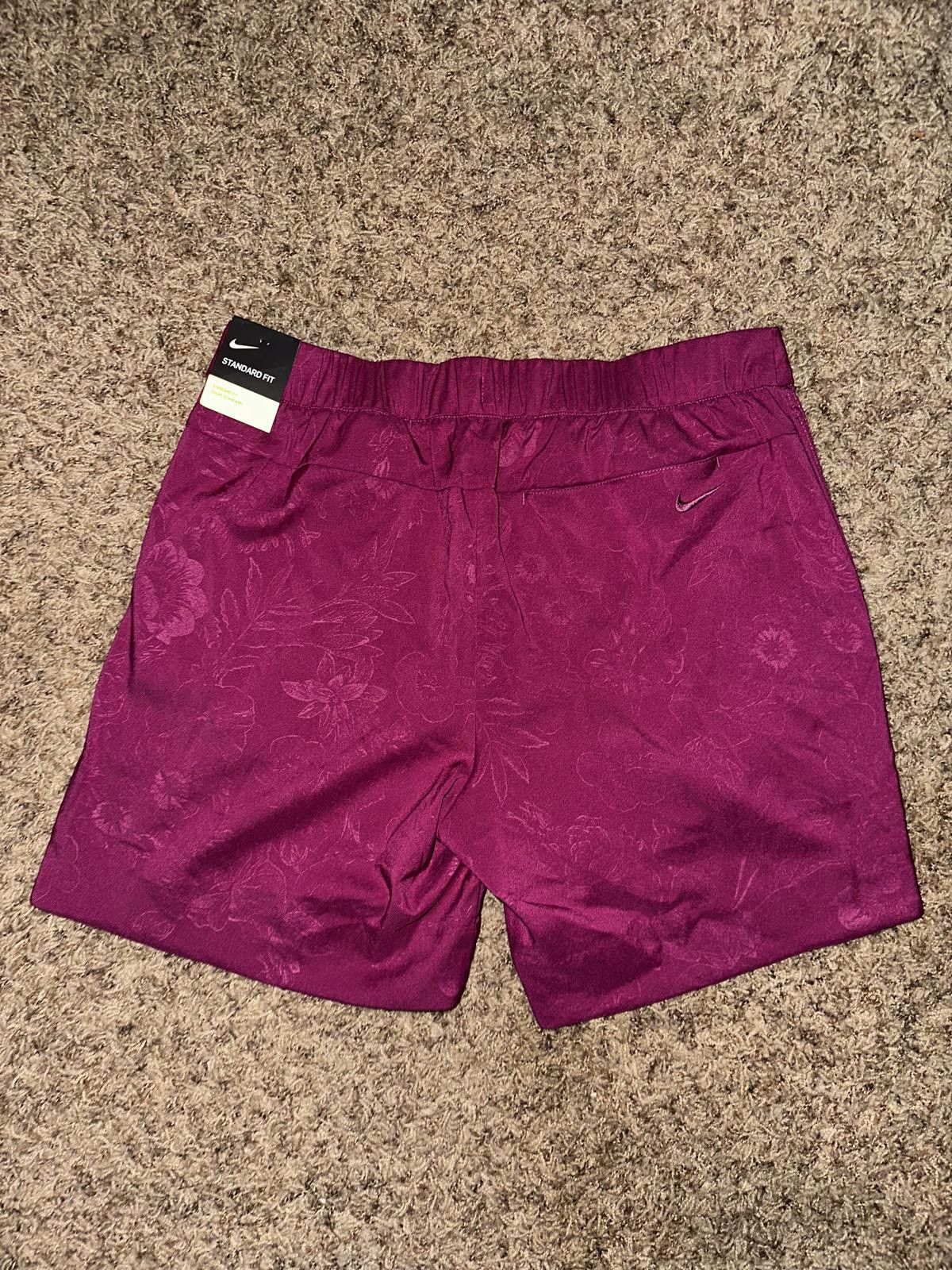 Nike Nike Golf Womens Dri Fit Floral Embossed Short Sanole Size 28" / US 6 / IT 42 - 2 Thumbnail