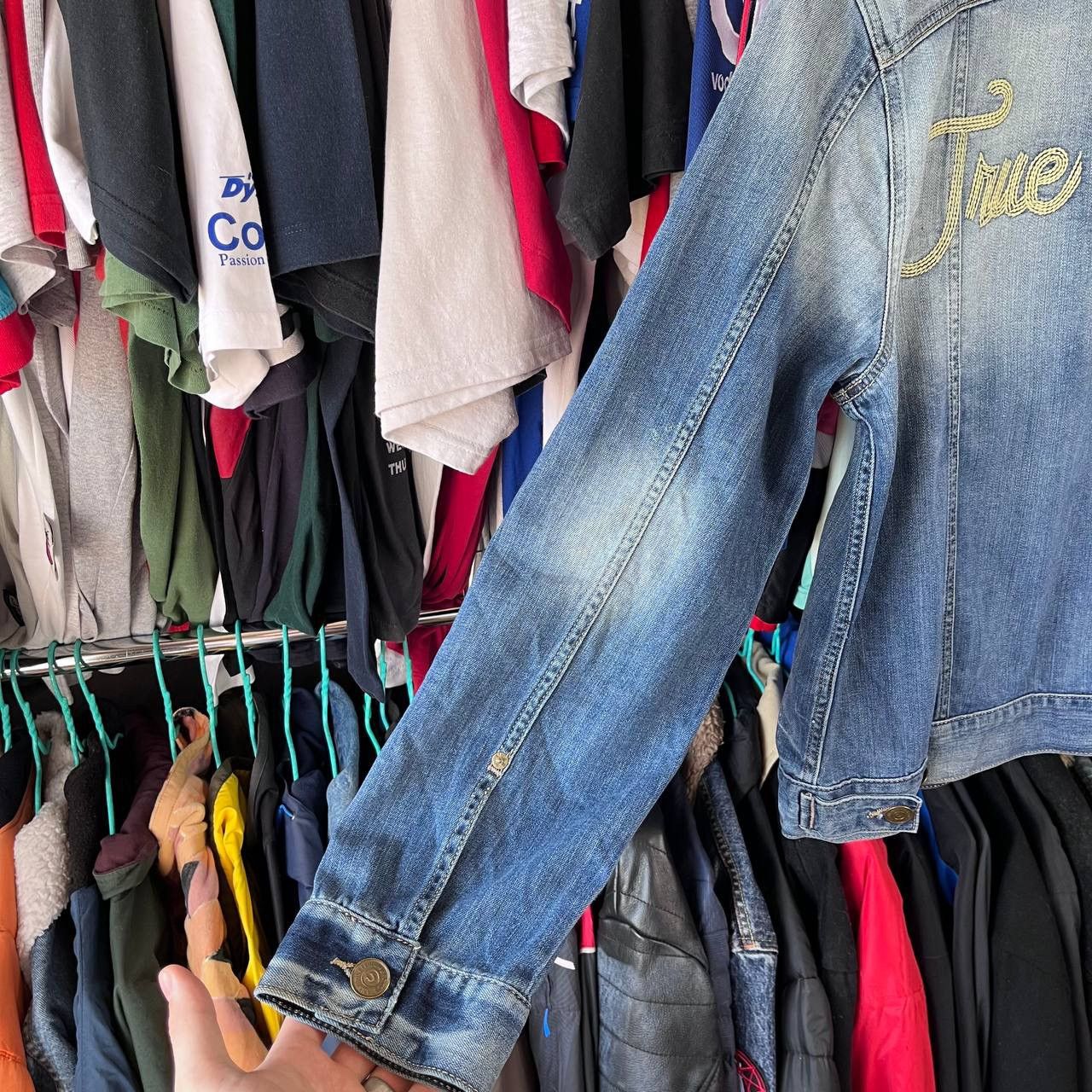 True Religion × Vintage Vintage True Religion Dylan Big Logo Jean Denim Jacket Size US L / EU 52-54 / 3 - 3 Thumbnail