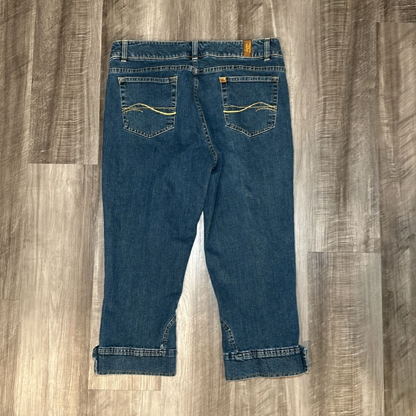 Wrangler Aura by Wrangler Cropped Jeans - 14 AVG Size 36" / US 14 / IT 50 - 2 Thumbnail