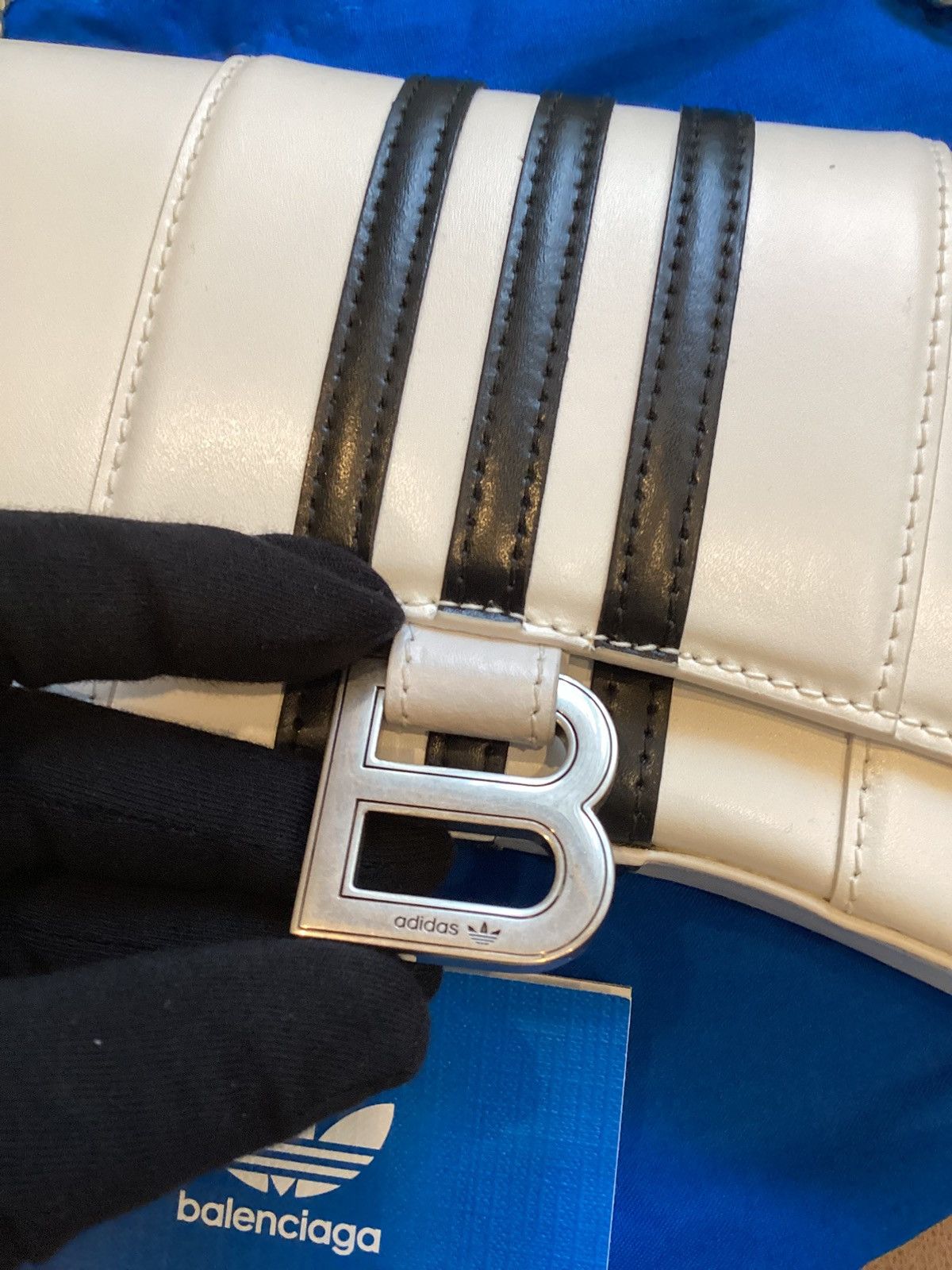 Balenciaga Balenciaga x adidas White Leather Chain Wallet / Mini Bag Size ONE SIZE - 10 Thumbnail