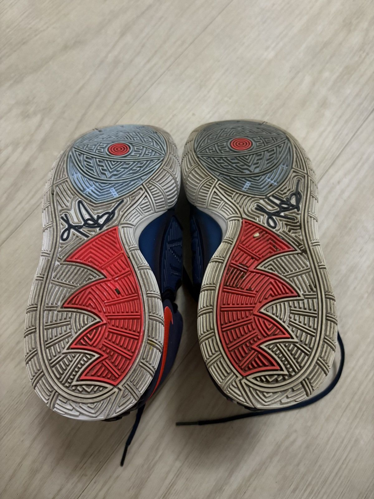 Nike kyrie irving4 Size US 9.5 / EU 42-43 - 2 Thumbnail