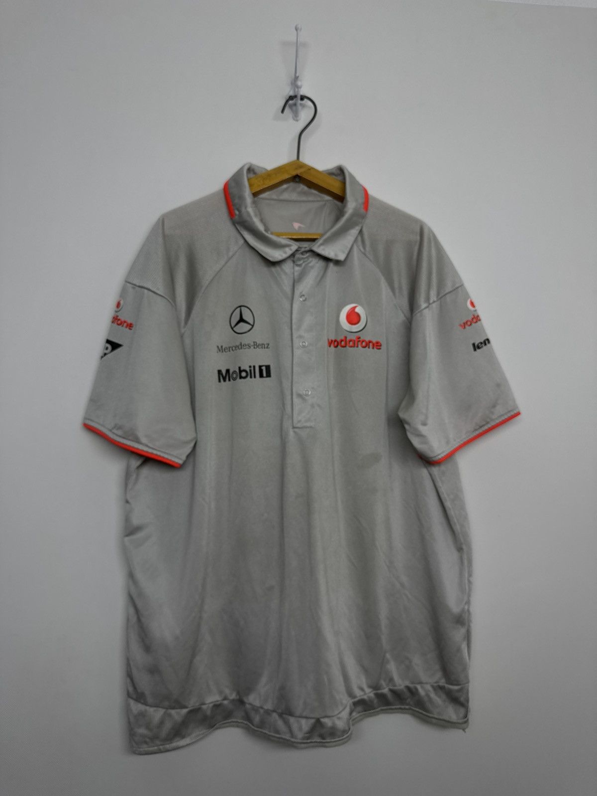 Mercedes-Benz Mercedes McLaren Vodafon racing vintage t-shirts Size US XL / EU 56 / 4 - 6 Thumbnail