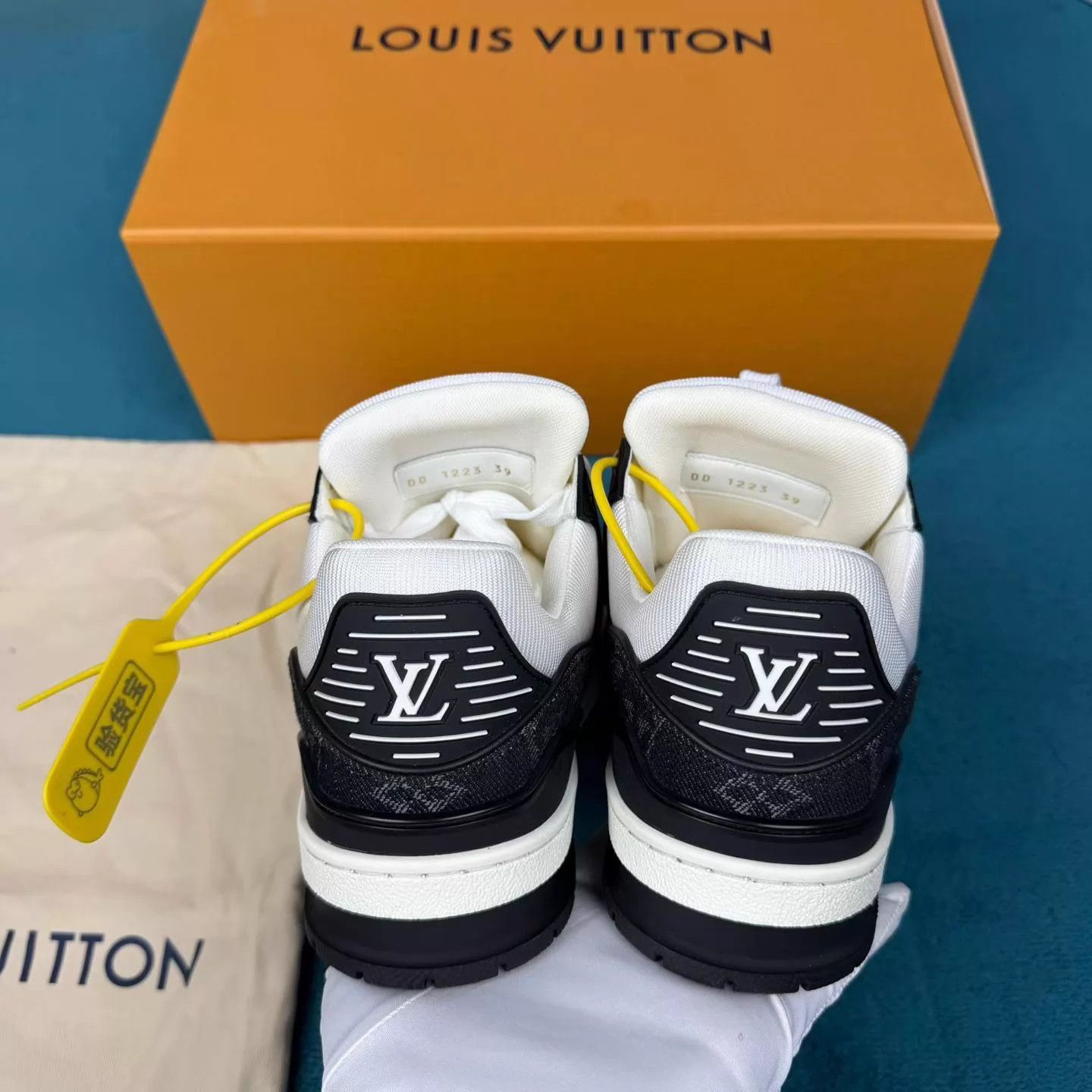 Louis Vuitton LV Trainer Black/White Denim Print Near New 1x Size US 8.5 / EU 41-42 - 4 Thumbnail