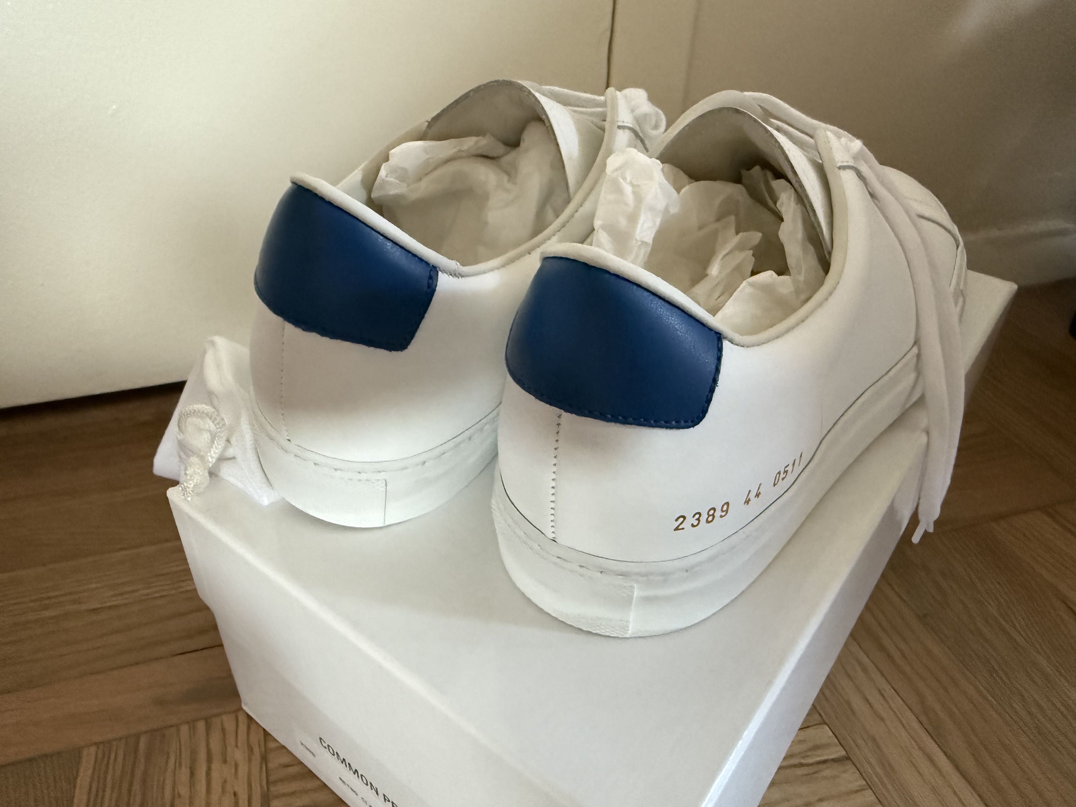 Common Projects Common Project Achilles white retro blue lows leather Size US 11 / EU 44 - 6 Thumbnail