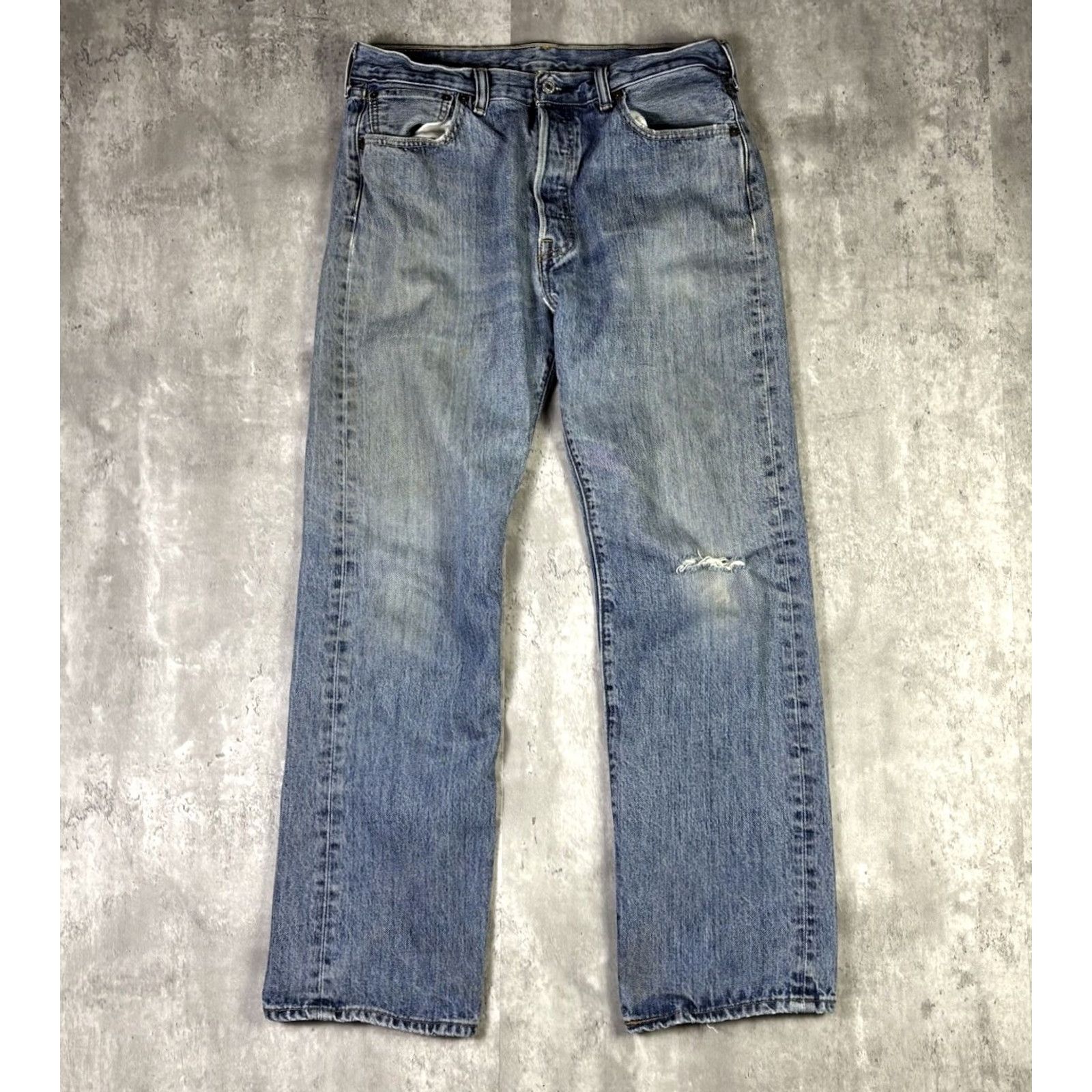 Levi's VINTAGE Levis 501 Jeans Blue Denim Straight Leg Button Fly Adult 34x30 Mens Jeans Regular 34x30 USA Size US 34 / EU 50 - 2 Thumbnail