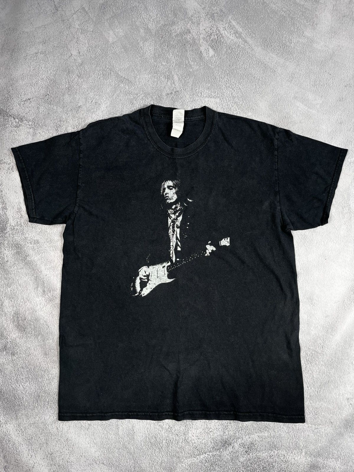 Band Tees Vintage Y2K Tom Petty faded band tee big logo style size L Size US L / EU 52-54 / 3 - 1 Thumbnail
