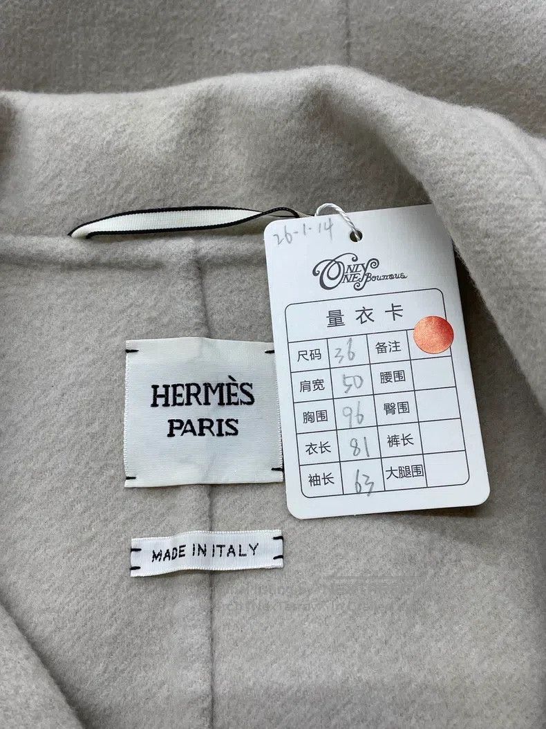 Hermes Hermes Oatmeal colored turn-down collar cashmere coat Size XS / US 0-2 / IT 36-38 - 4 Thumbnail