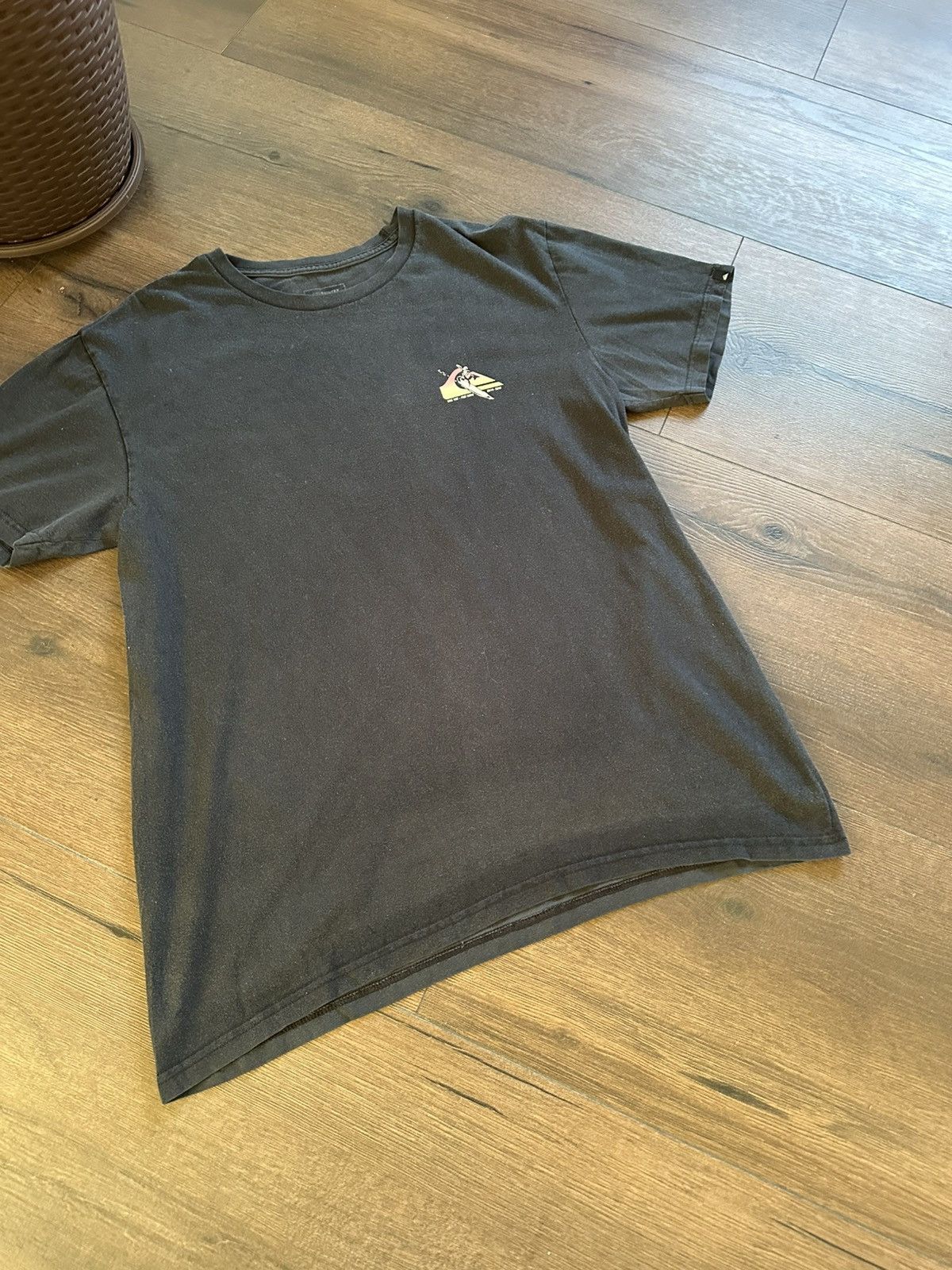 Quiksilver Vintage Quiksilver T-shirt Big Back Print Size US L / EU 52-54 / 3 - 7 Thumbnail