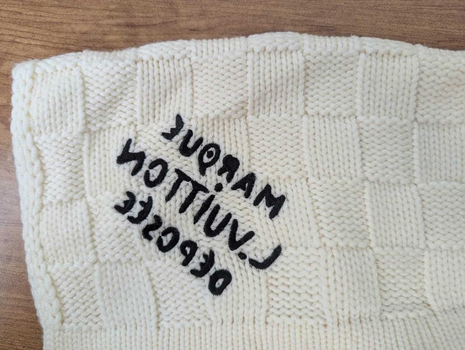 Louis Vuitton Louis Vuitton Damier Snug Cream Scarf Size ONE SIZE - 3 Thumbnail