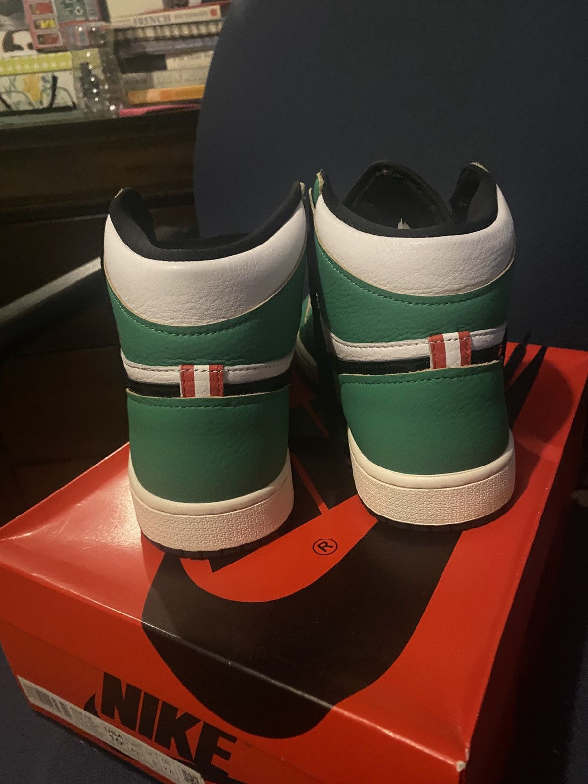 Jordan Brand Jordan 1 retro Lucky Green W Size US 9 / EU 42 - 5 Thumbnail
