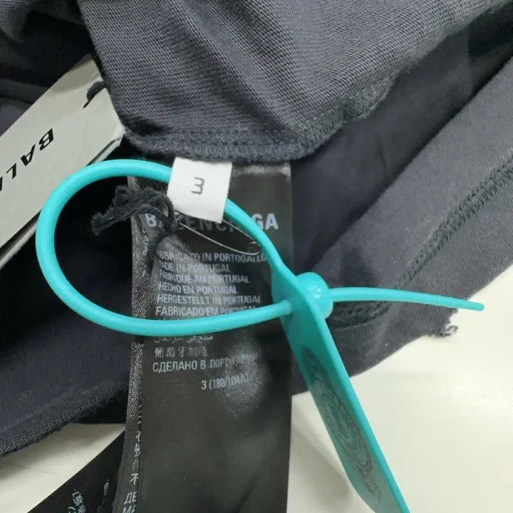 Balenciaga Balenciaga Balenciaga Repaired Distressed Black Short Slee Size US L / EU 52-54 / 3 - 3 Thumbnail