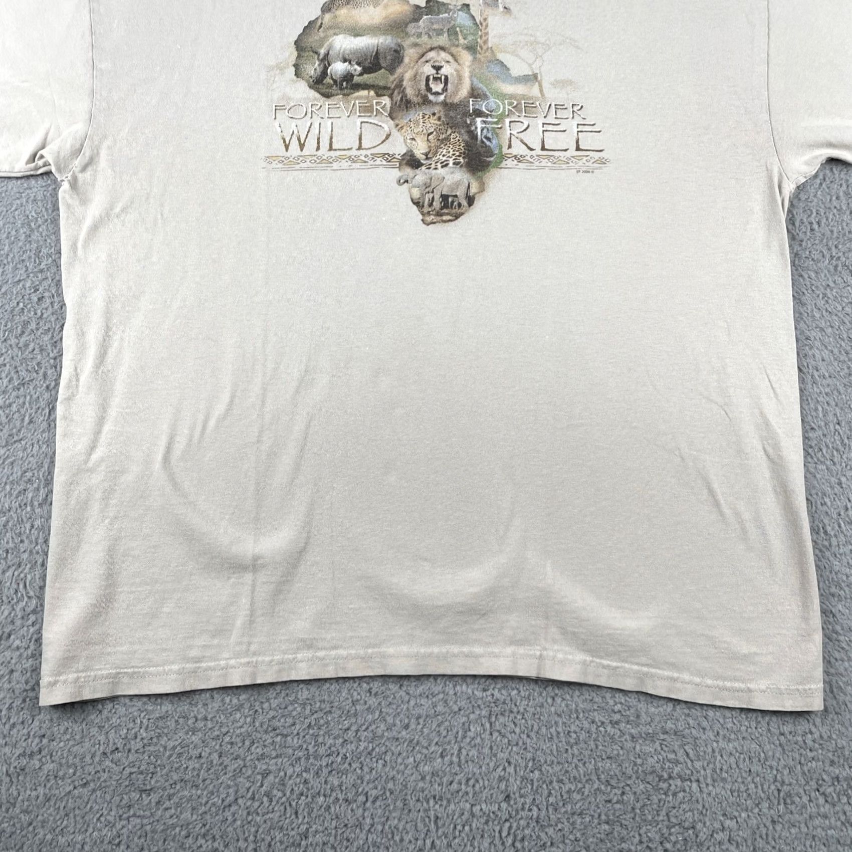 Gildan VINTAGE Shirt XL 2006 Forever Wild Forever Free African Safari Lion Elephant Rhino Size US XL / EU 56 / 4 - 5 Thumbnail