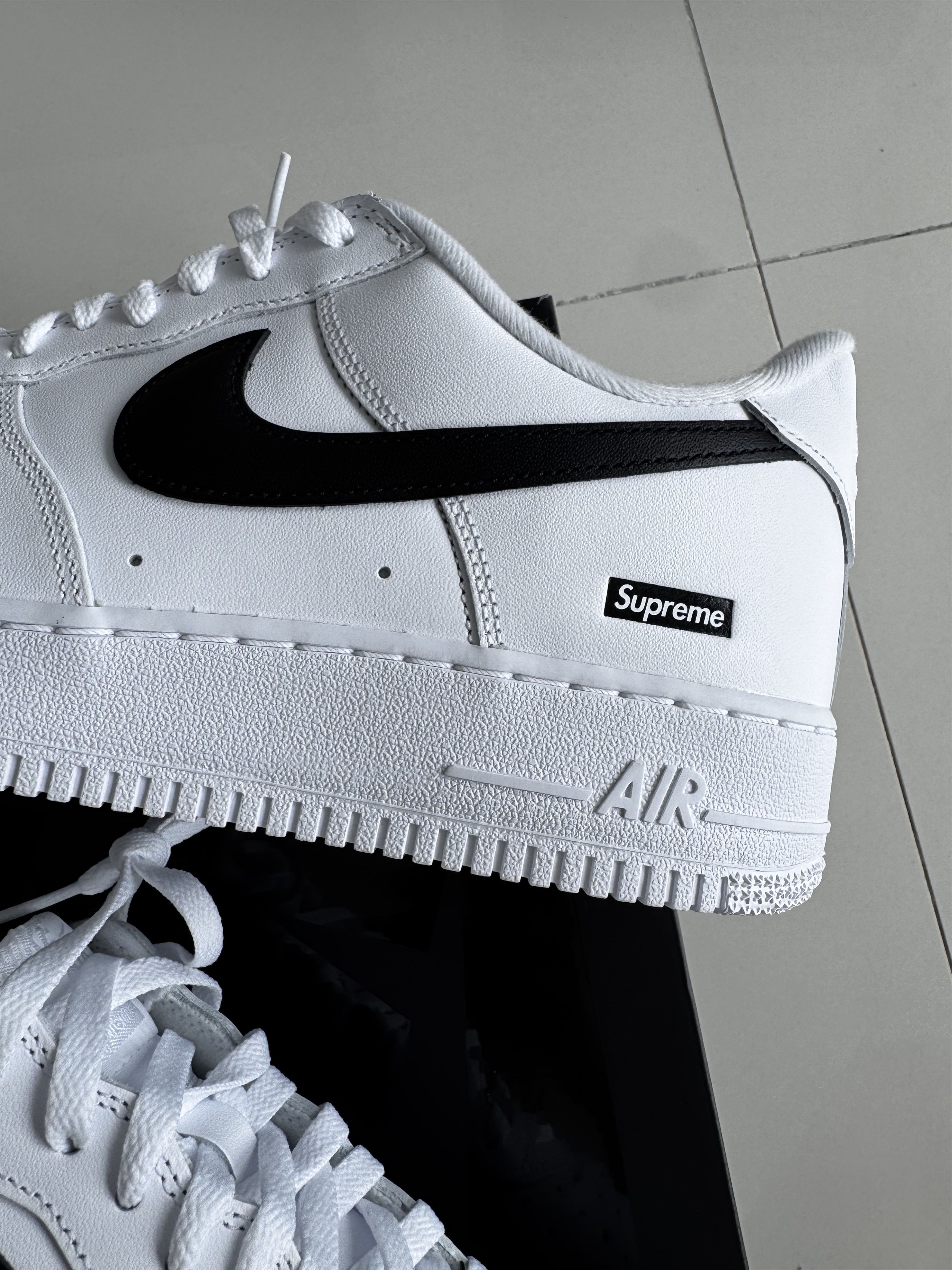 Supreme Supreme x Nike Air Force 1 Low White Black CU9225-102 Size US 11.5 / EU 44-45 - 6 Thumbnail