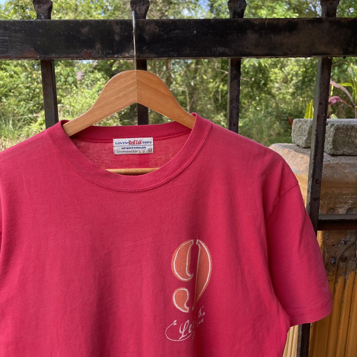 Levi's × Levi's Vintage Clothing × Vintage 🔥Vintage 90s Levis Red Tab Big Logo Wing Denim Design Tee Size US L / EU 52-54 / 3 - 3 Thumbnail