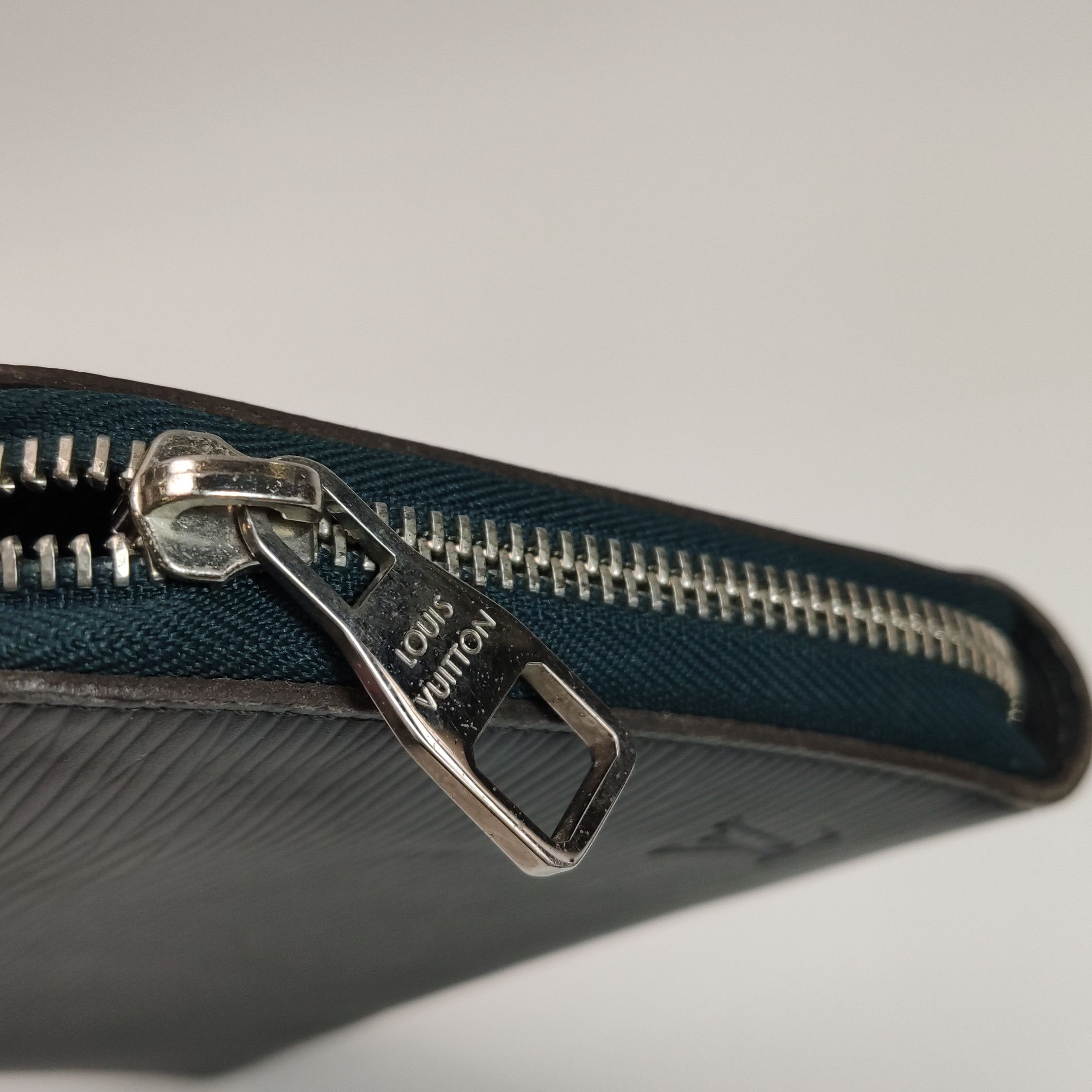 Louis Vuitton Louis Vuitton (LV) Zippy cowhide ripple zipper clutch -y250 Size ONE SIZE - 1 Thumbnail