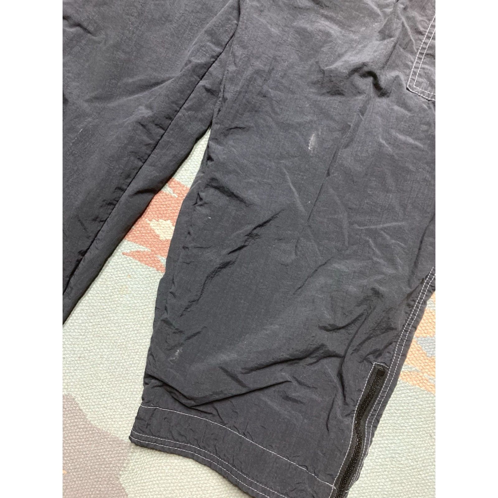 Vintage VINTAGE Mudd Jeans Baggy Cargo Nylon Lightweight Windbreaker Rave Black Goth 34x28 Mens Jeans Baggy Cargo Nylon Lightweight Windbreaker 34x28 Size US 34 / EU 50 - 6 Thumbnail