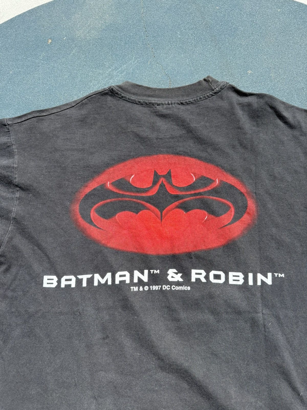 Hanes Vintage 1997 Batman & Robins Tshirt. Size US L / EU 52-54 / 3 - 7 Thumbnail