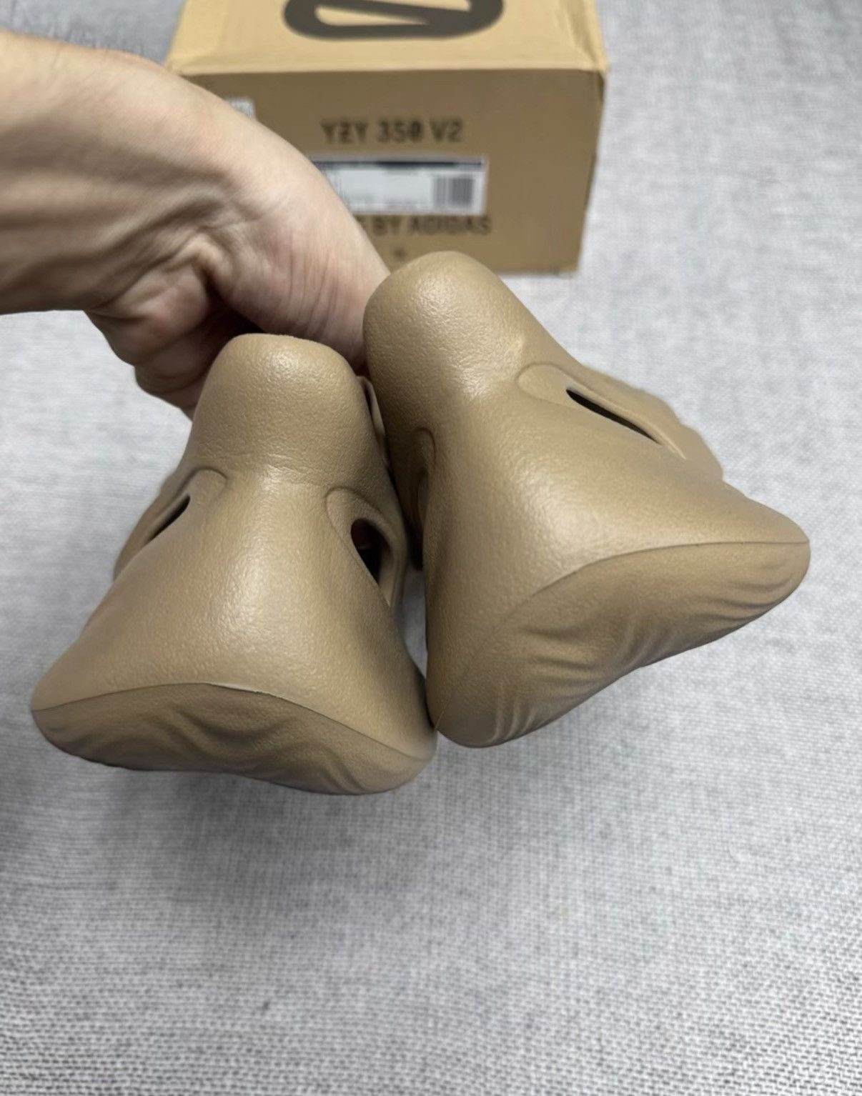 Adidas Adidas Yeezy Foam Runner Clay Taupe K37 Size US 10.5 / EU 43-44 - 5 Thumbnail