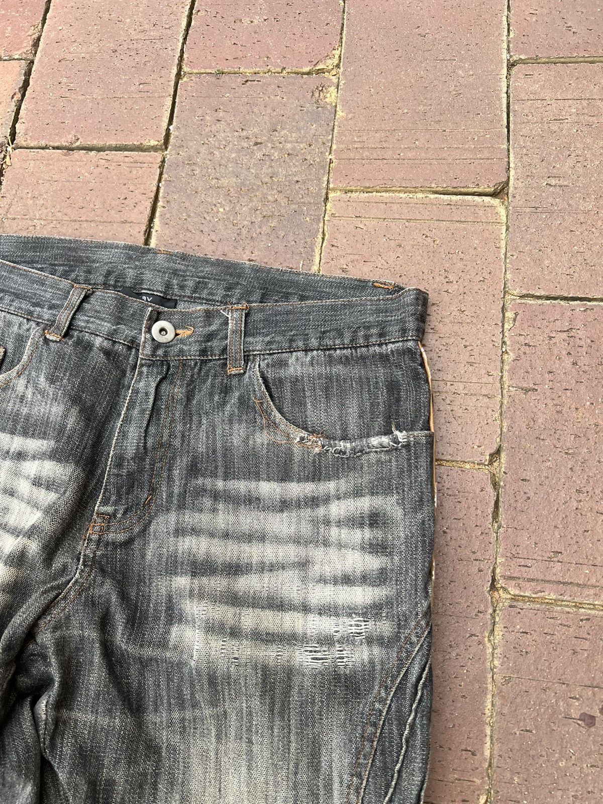Japanese Brand LAV DISTRESSED JEANS VERY RARE Size US 31 - 6 Thumbnail