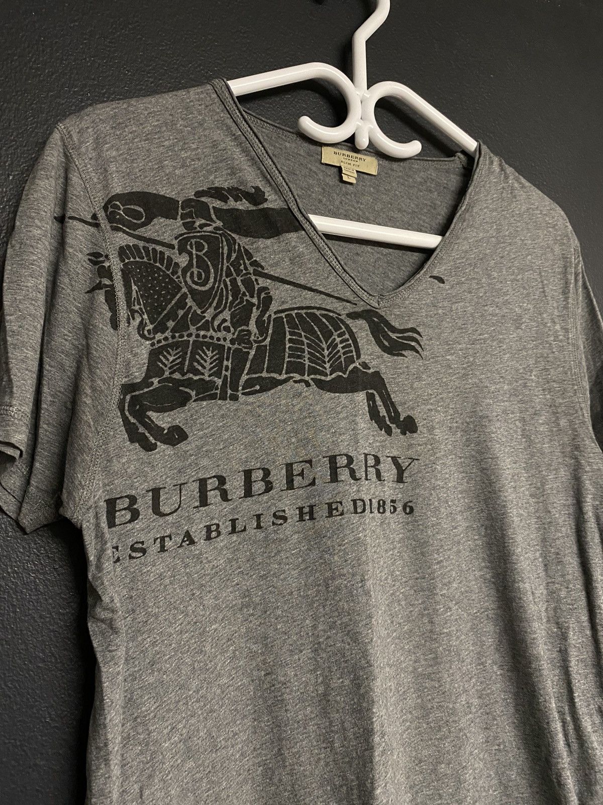 Burberry Burberry Big logo V Neck T Shirt Size L / US 10 / IT 46 - 2 Thumbnail