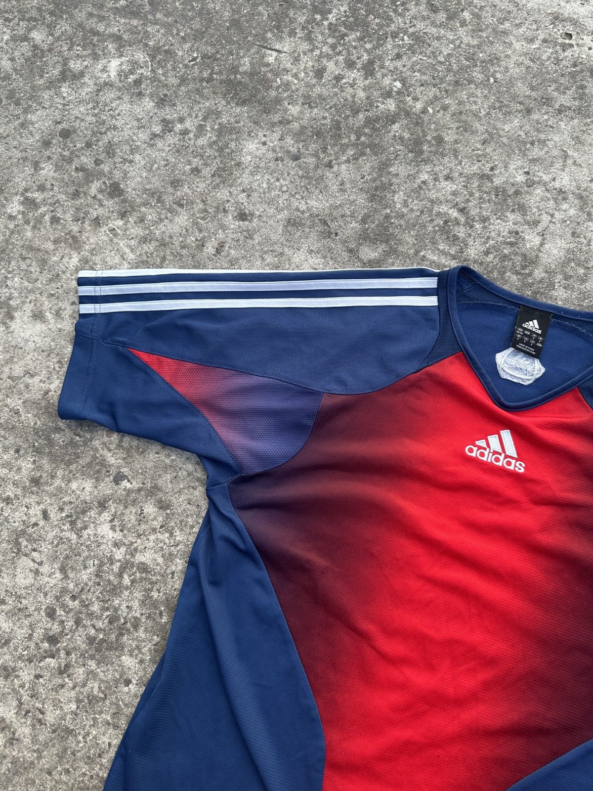 Adidas Y2K Vintage Adidas Drill T-shirt Streetwear Rare Casual Logo Size US L / EU 52-54 / 3 - 4 Thumbnail