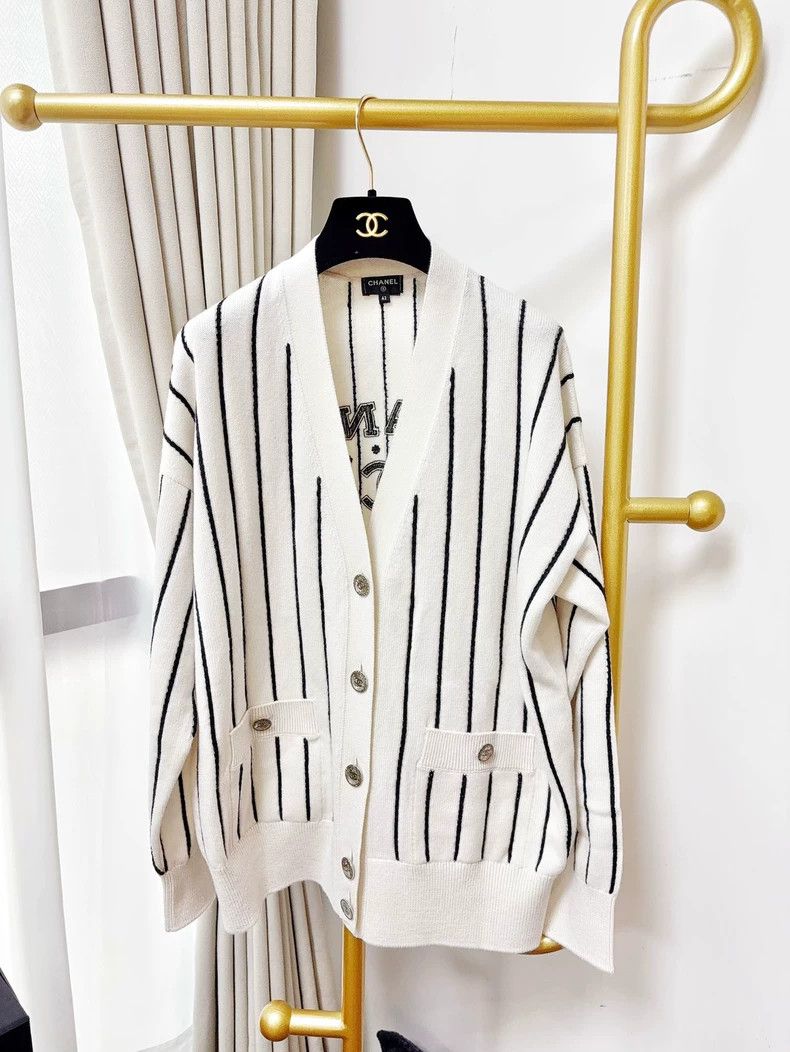 Chanel Chanel 23P black and white color block vertical stripe let Size M / US 6-8 / IT 42-44 - 1 Thumbnail