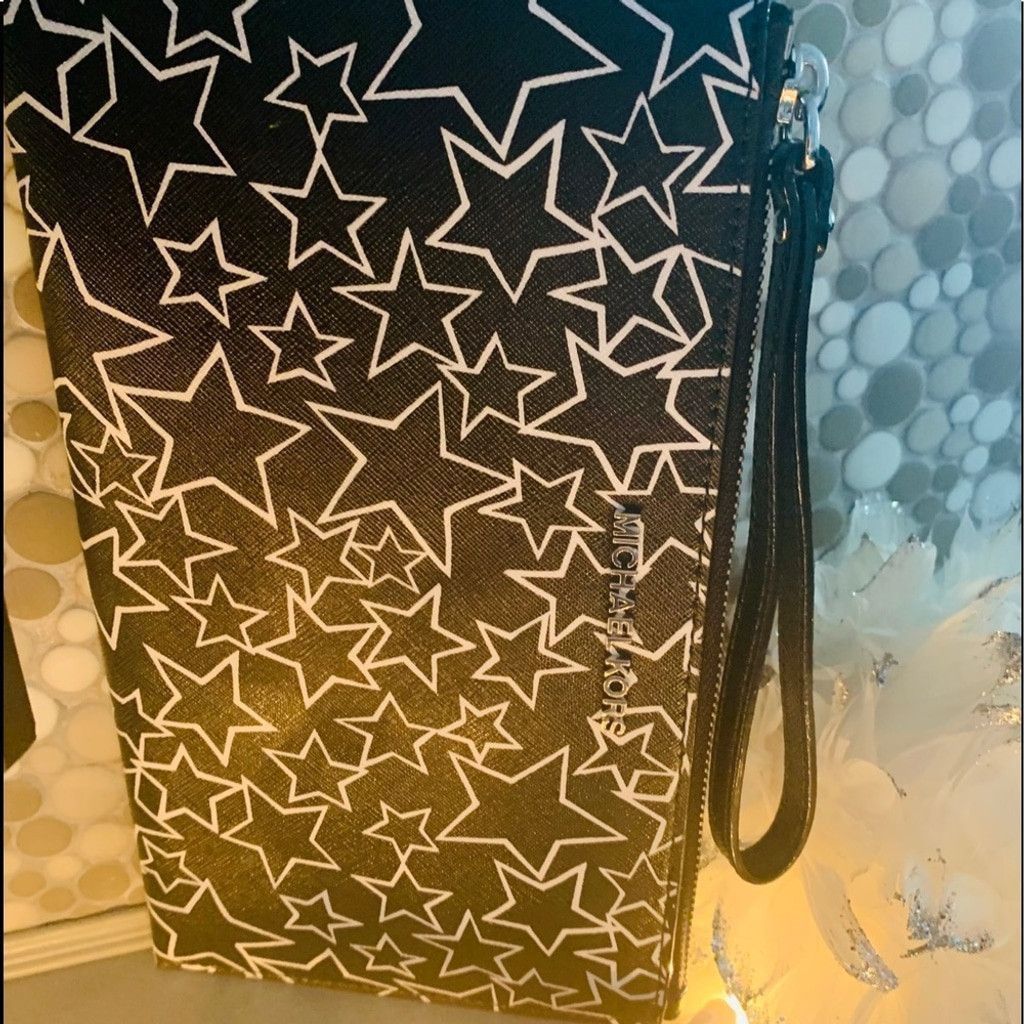 Michael Kors Michael Kors Wristlet in Black w white stars BN Size ONE SIZE - 3 Thumbnail