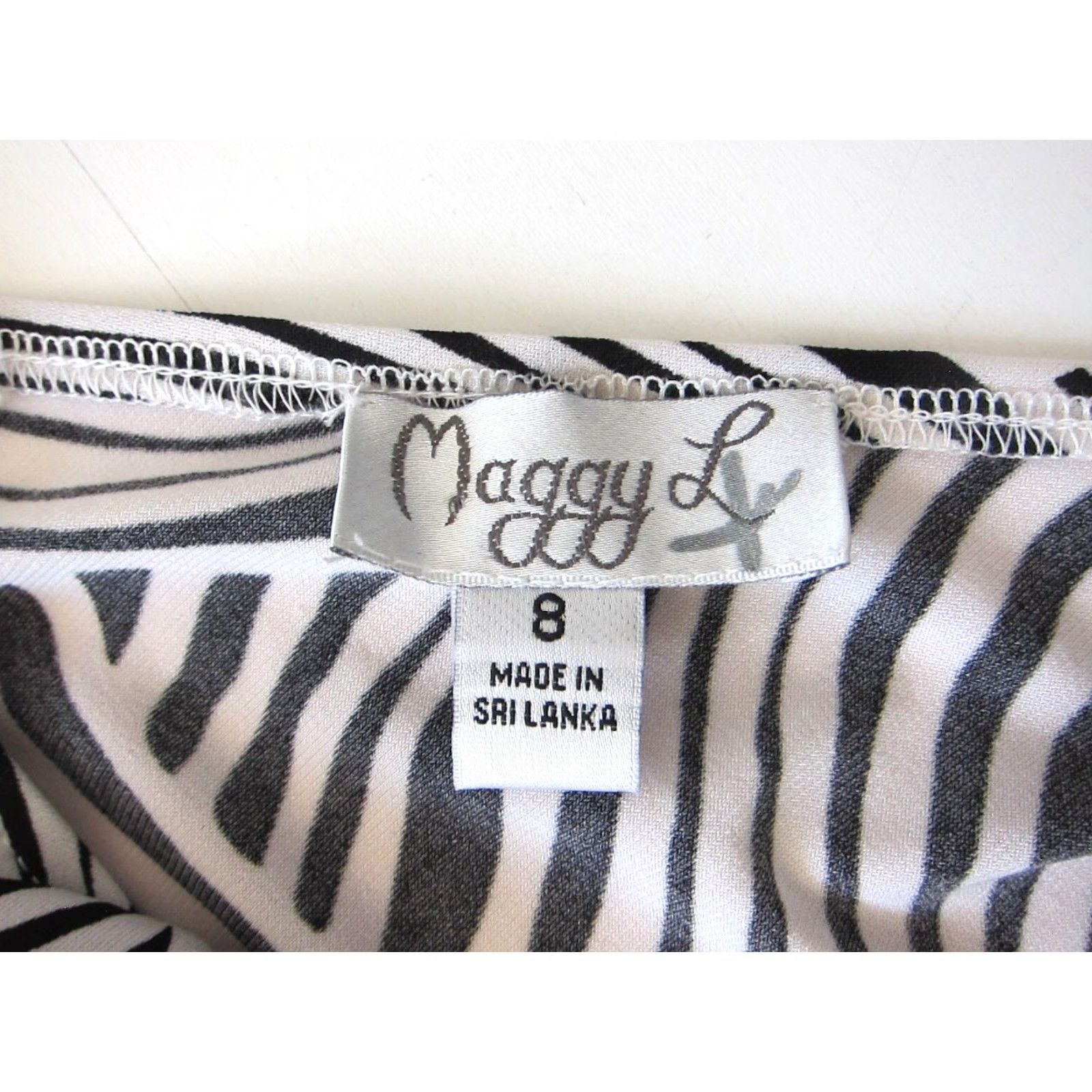 Vintage Maggy L Black White Abstract Stretch V-Neck Ruched Short Sleeve Empire Dress 8 Size 30" / US 8 / IT 44 - 5 Thumbnail