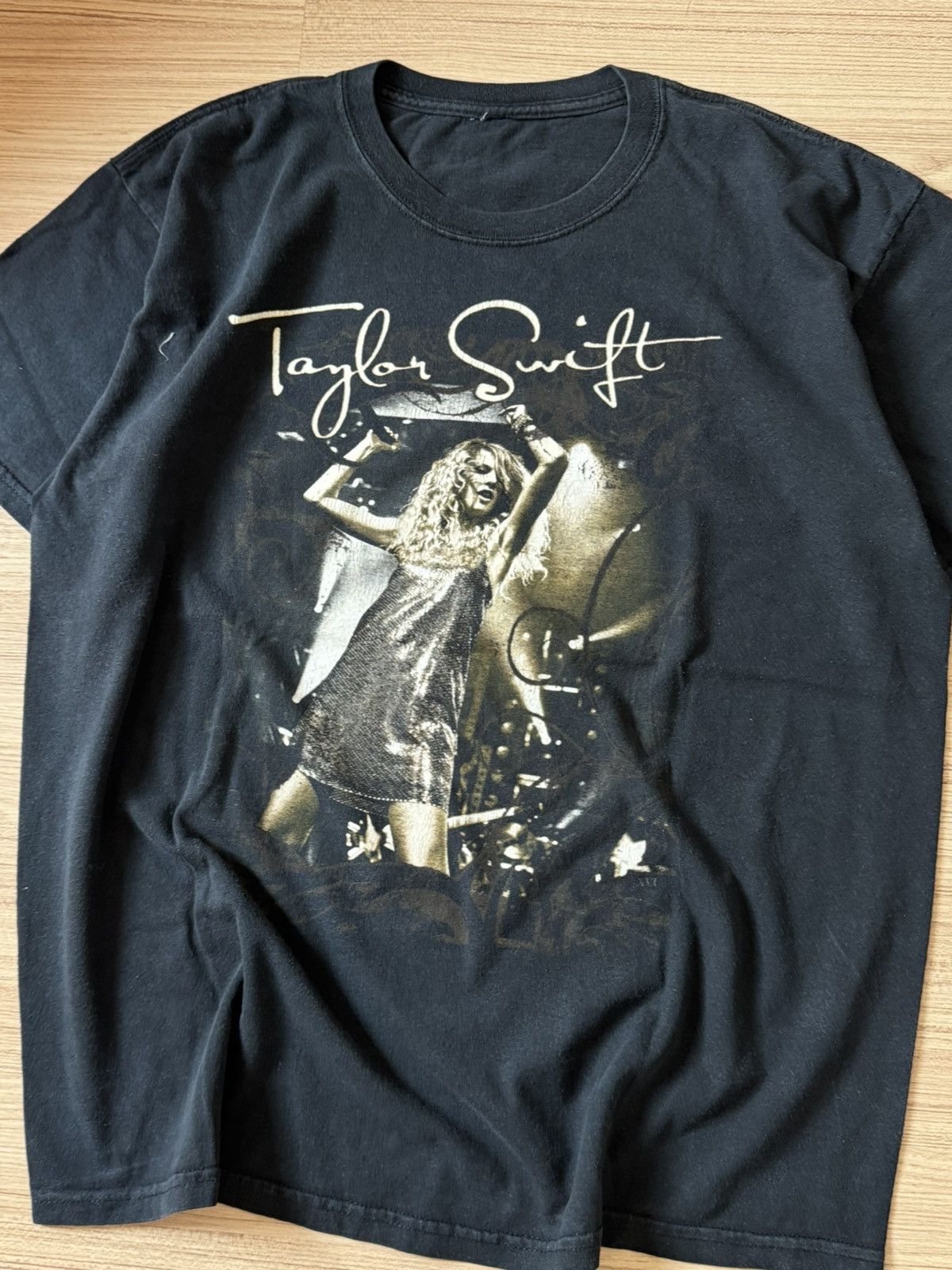Band Tees × Rap Tees × Vintage Taylor swift - L - Fearless tour shirt Size US L / EU 52-54 / 3 - 2 Thumbnail