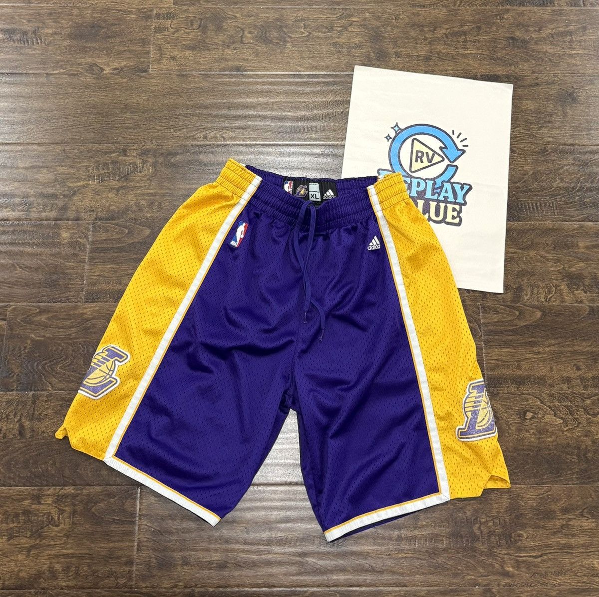 Adidas Y2K ADIDAS LOS ANGELES LAKERS MESH SHORTS Size US 34 / EU 50 - 1 Thumbnail
