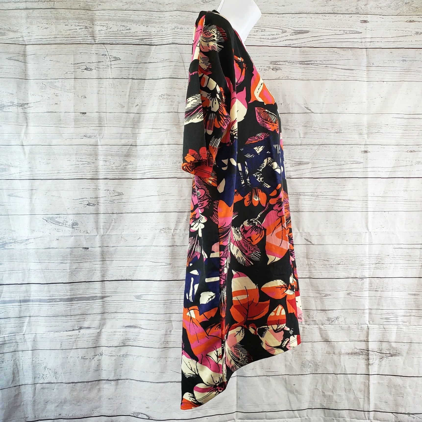 Vintage LuLaRoe Womens Irma Top XS Black Pink Floral Short Sleeve T-Shirt Tunic Casual Womens Size XS / US 0-2 / IT 36-38 - 3 Thumbnail