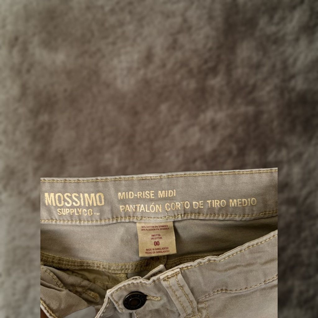Mossimo VINTAGE Mossimo Supply Co. Shorts Juniors 00 Beige Mid-Rise Midi Chino Women Casual 98% Cotton 2% Spandex Twill Flat Front Button Pockets Back Size 24" / US 00 / IT 34 - 1 Thumbnail
