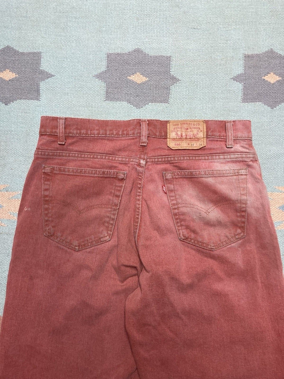 Vintage 90s Levis 560 jeans faded salmon paint baggy tapered 34x34 Size US 34 / EU 50 - 9 Thumbnail