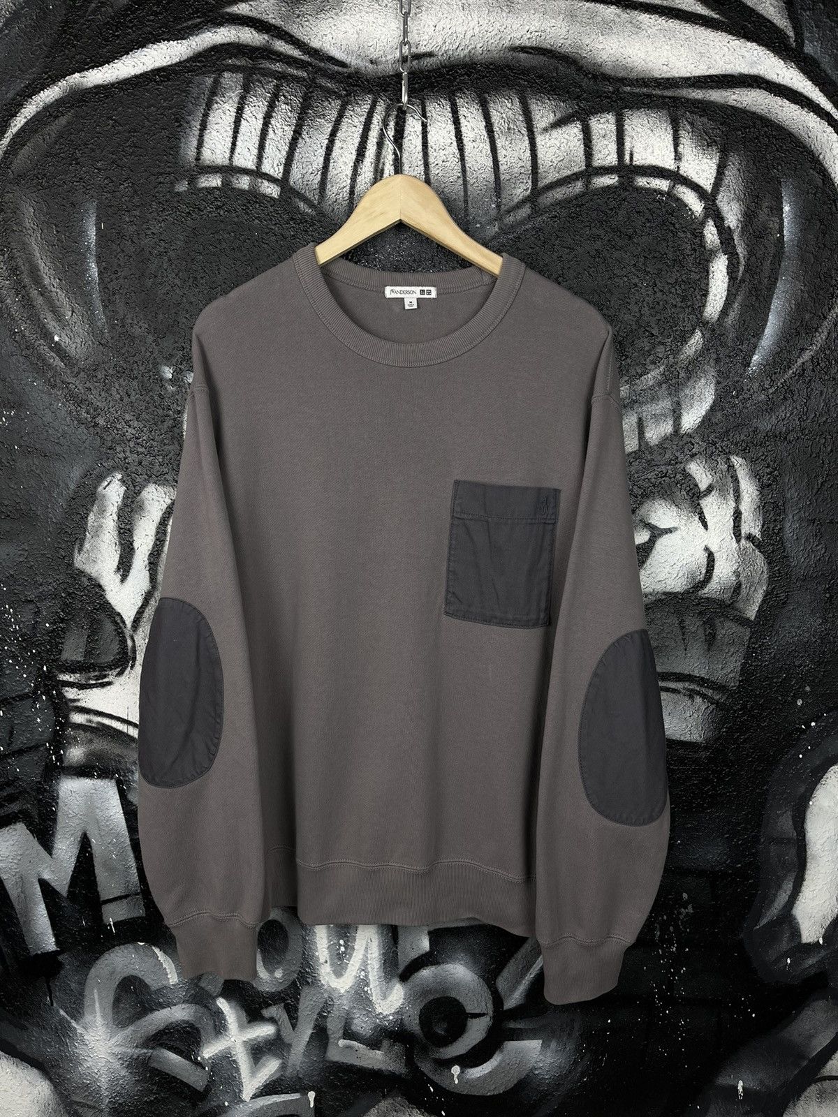 JW Anderson × Uniqlo Uniqlo x J.W. Anderson Pocket Sweatshirt Men’s Size M Size US M / EU 48-50 / 2 - 3 Thumbnail